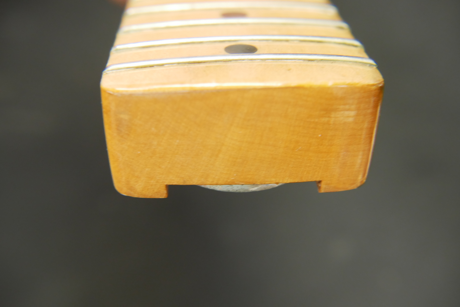 img/vintage/5376/Fender_Stratocaster_10_piece_body_natural_USA_1977-016.JPG