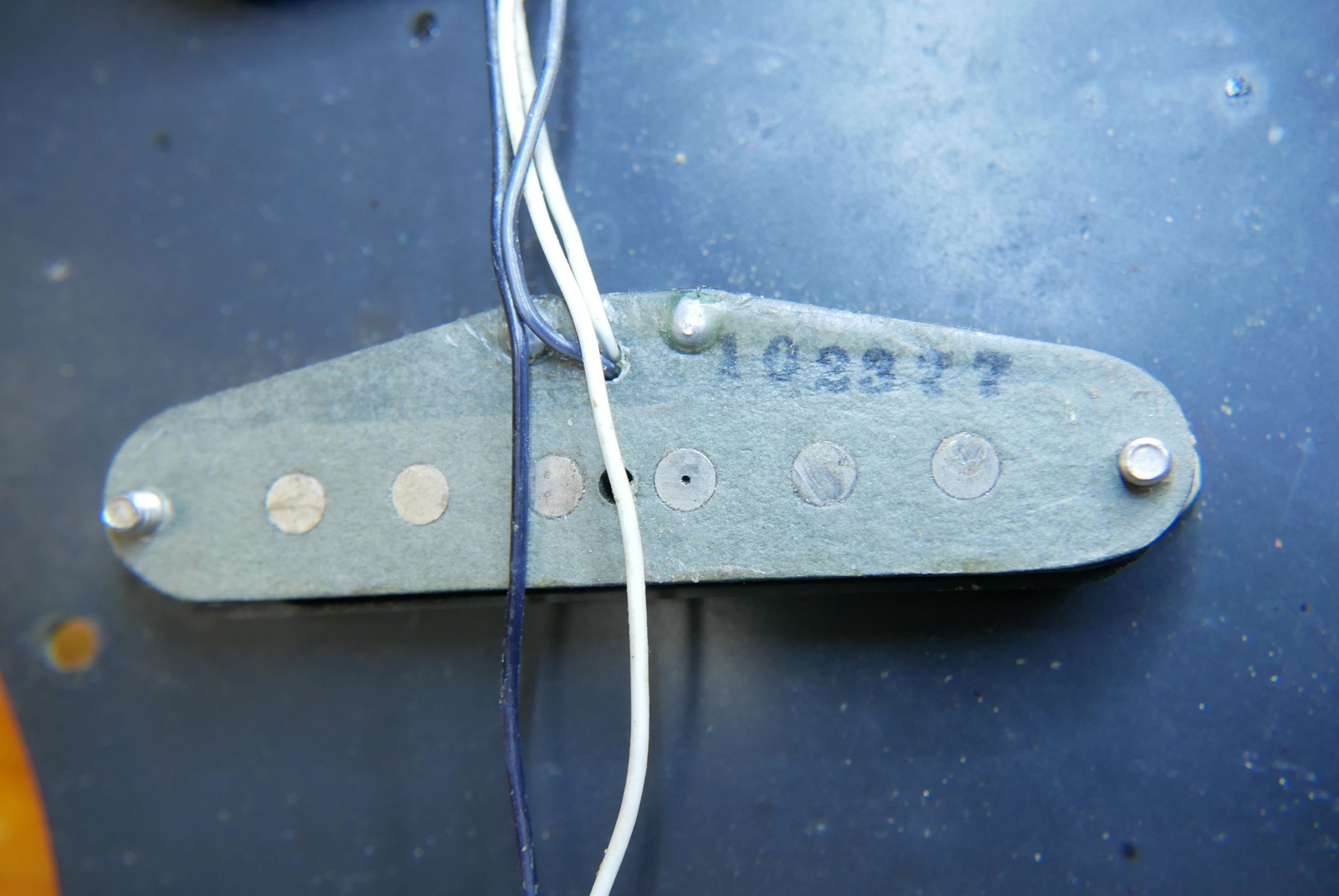 img/vintage/5376/Fender_Stratocaster_10_piece_body_natural_USA_1977-022.JPG