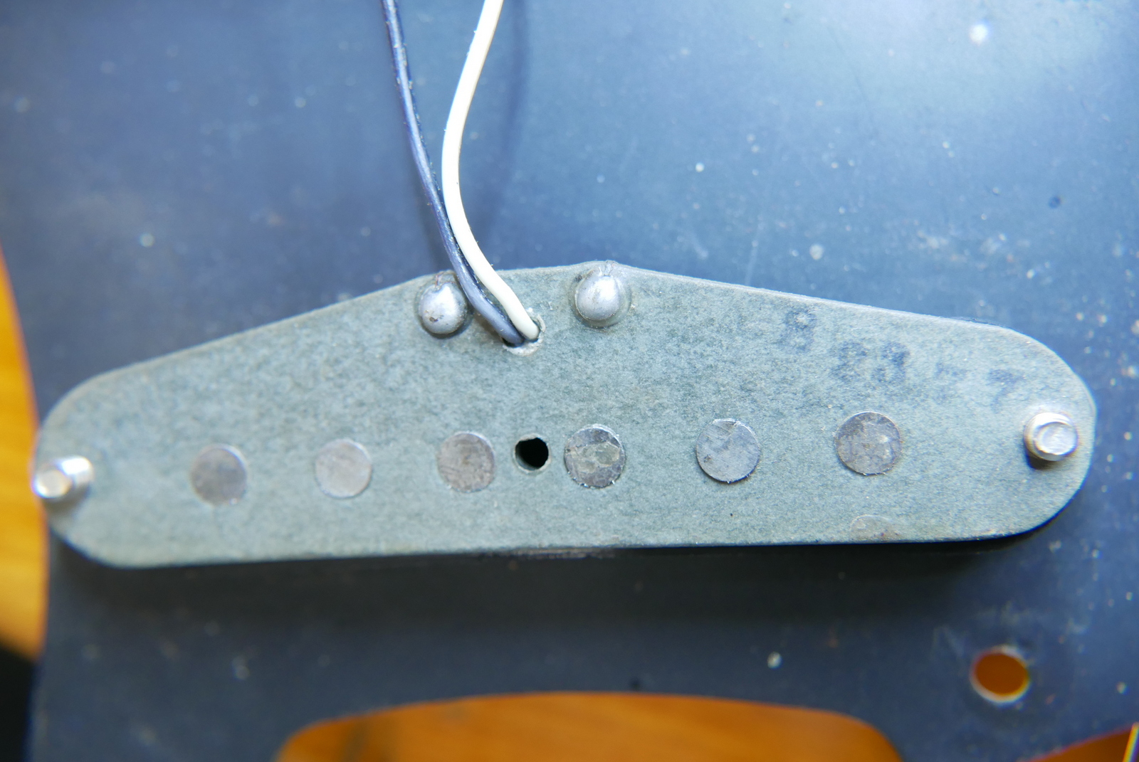 img/vintage/5376/Fender_Stratocaster_10_piece_body_natural_USA_1977-023.JPG
