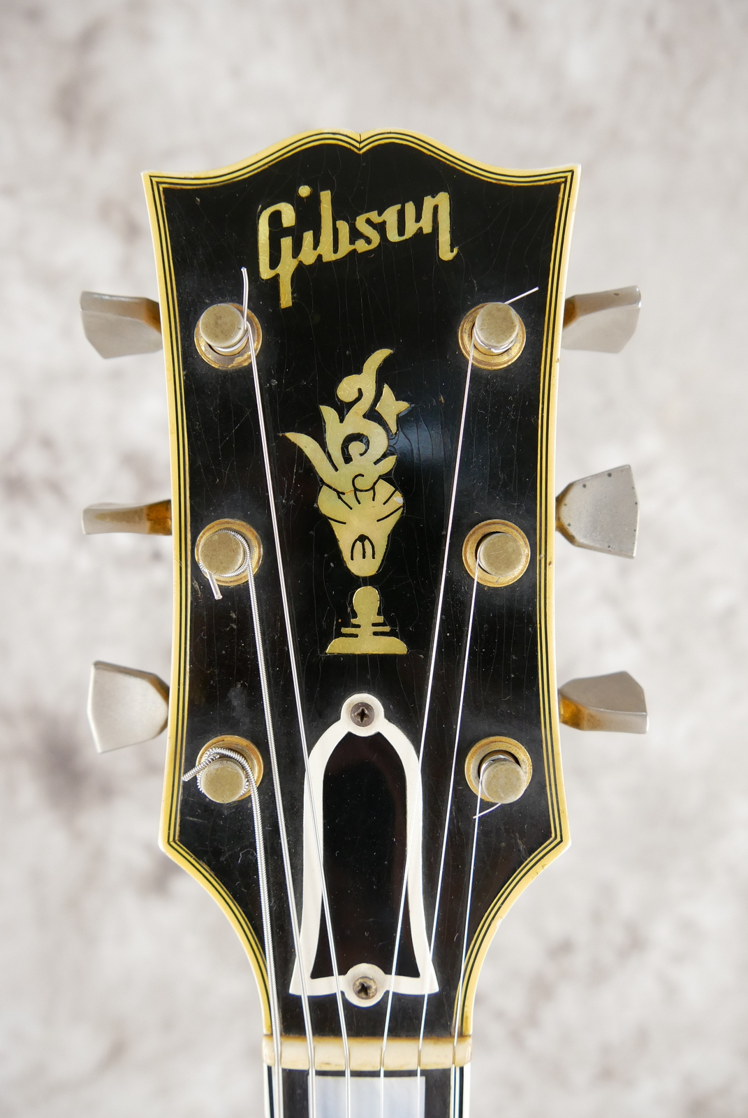 Gibson_Byrdland_Staple_Alnico_V_natural_1957-009.JPG
