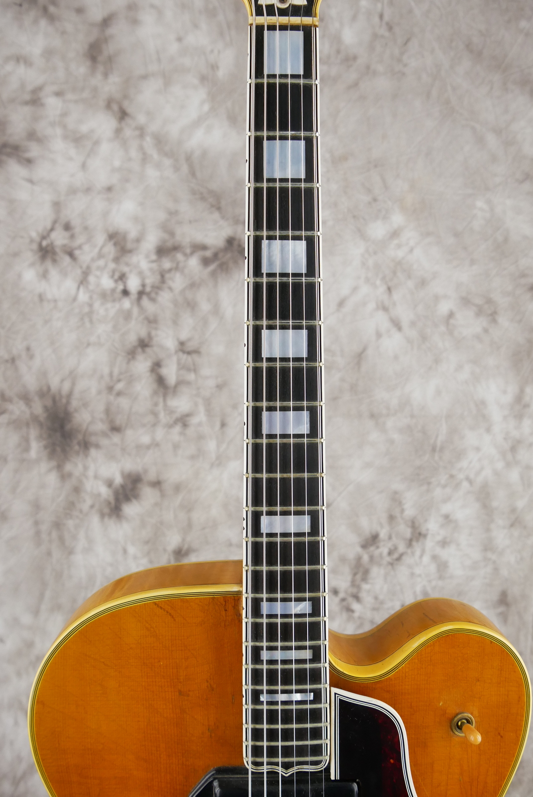 Gibson_Byrdland_Staple_Alnico_V_natural_1957-011.JPG