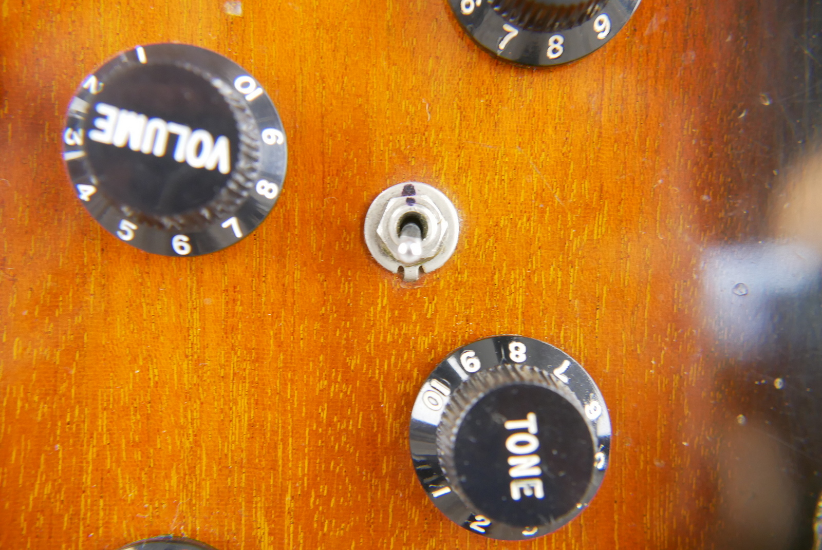 img/vintage/5378/Gibson_Les_Paul_Special_55_77_USA_sunburst_1977-014.JPG