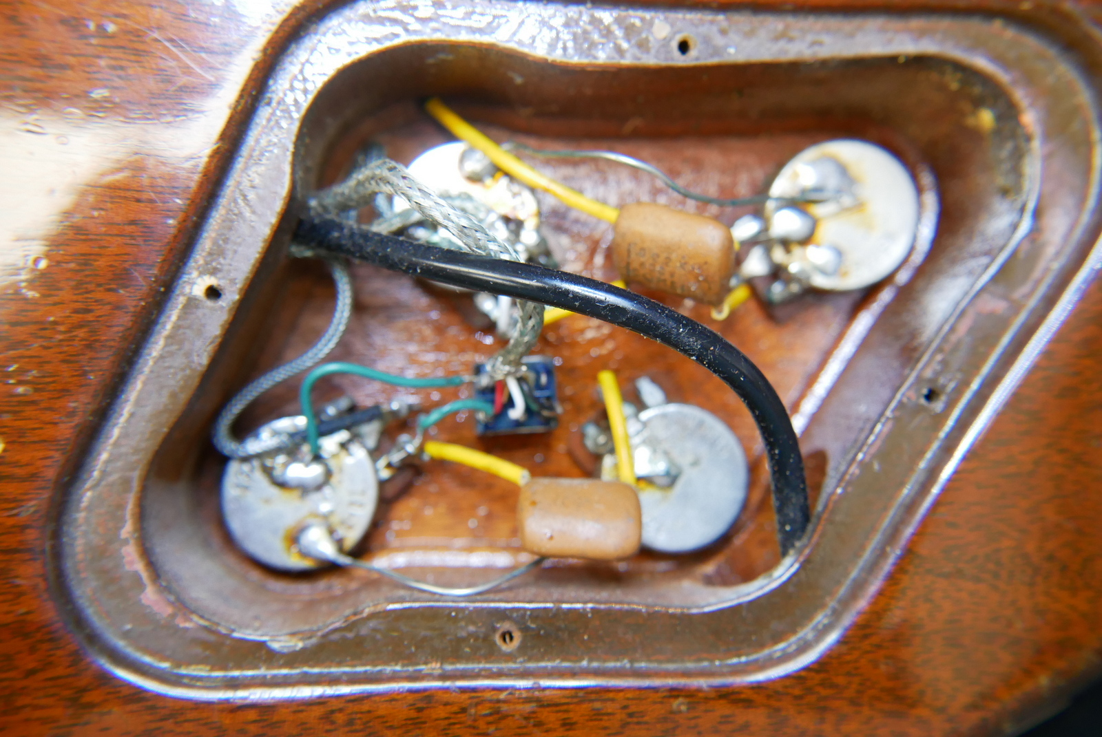 img/vintage/5378/Gibson_Les_Paul_Special_55_77_USA_sunburst_1977-023.JPG
