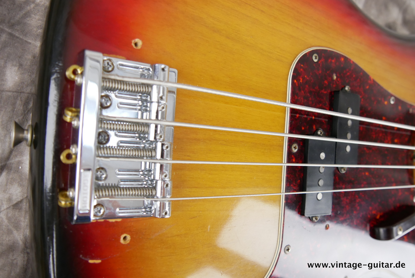 Fender-Precision-Bass-1973-sunburst-022.JPG
