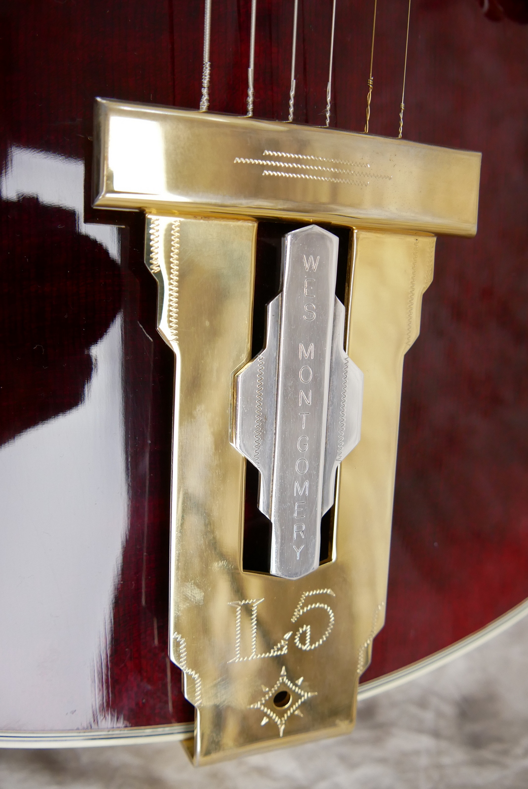 img/vintage/5383/Gibson_L_5_Wes_Montgomery_USA_wine_red_1998-009.JPG
