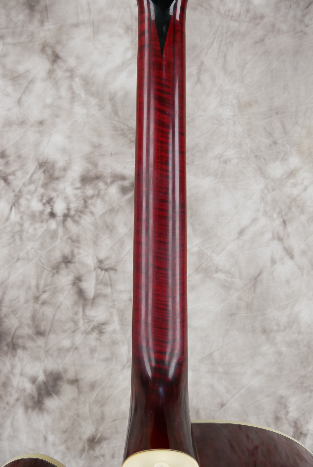 img/vintage/5383/Gibson_L_5_Wes_Montgomery_USA_wine_red_1998-013.JPG