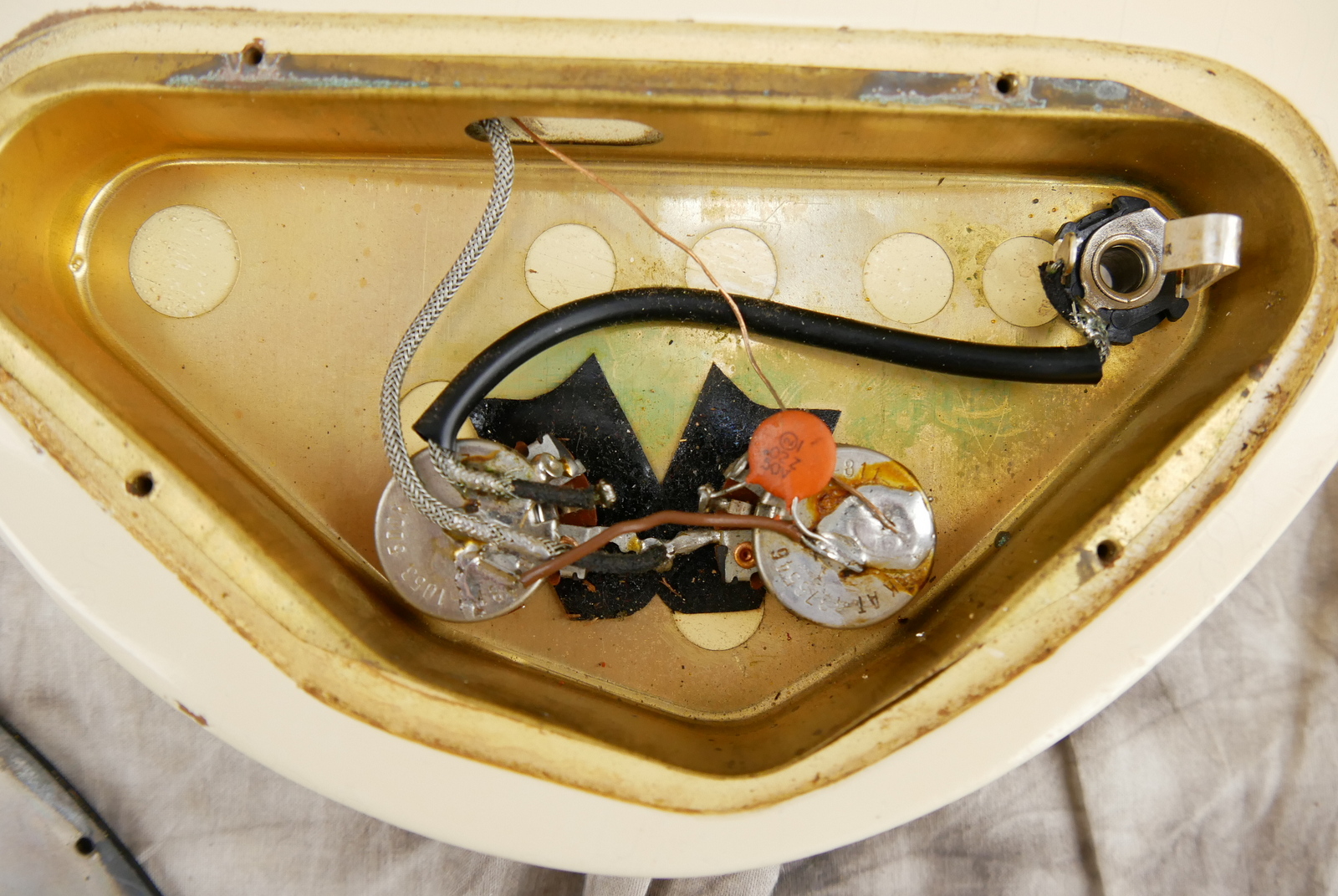 img/vintage/5385/Gibson_SG_Junior_white_1966-015.JPG