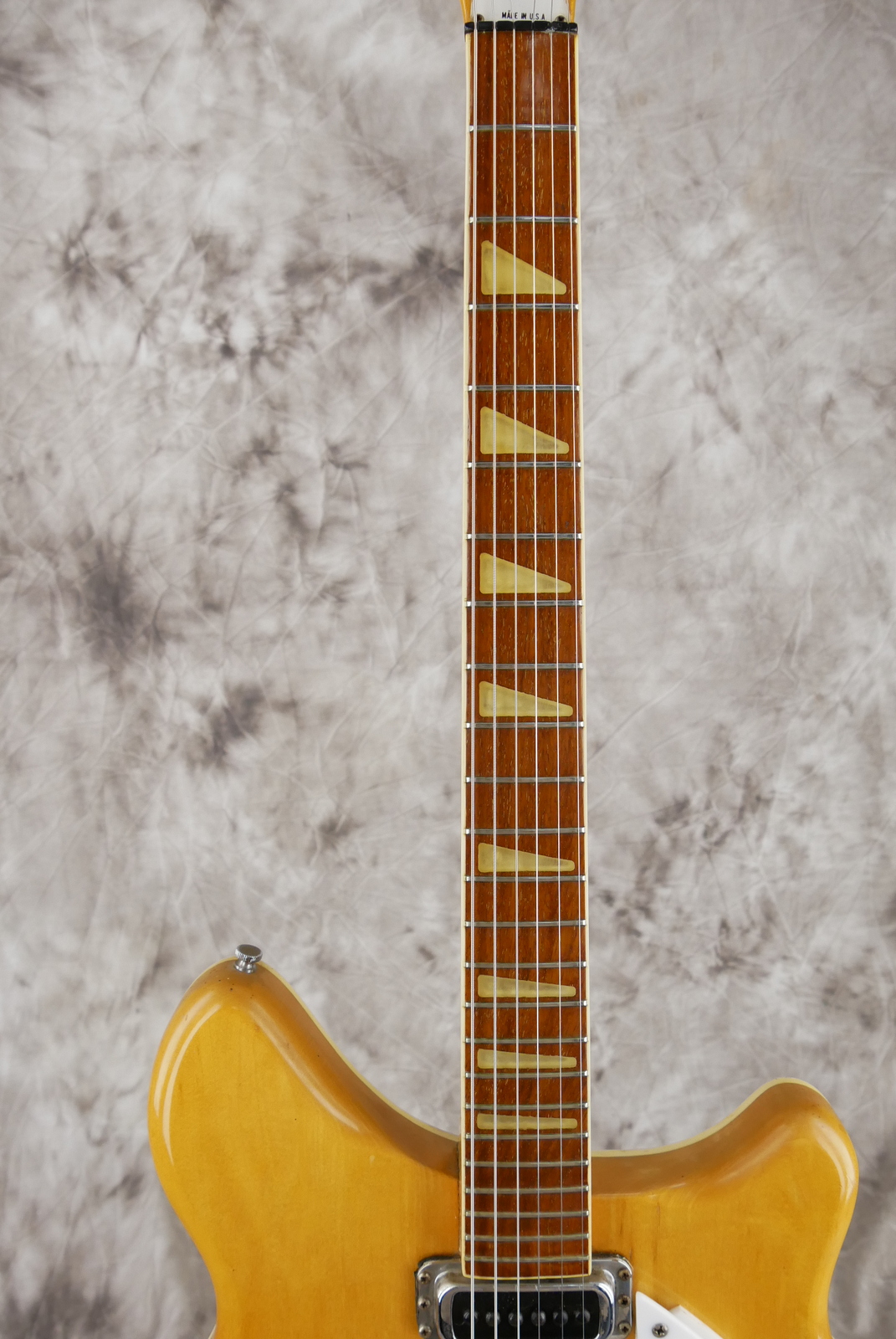 Rickenbacker_360_maple_glo_1973-011.JPG