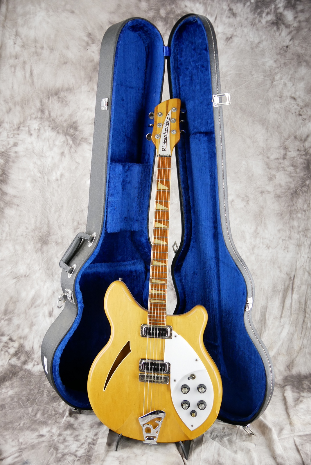 Rickenbacker_360_maple_glo_1973-014.JPG