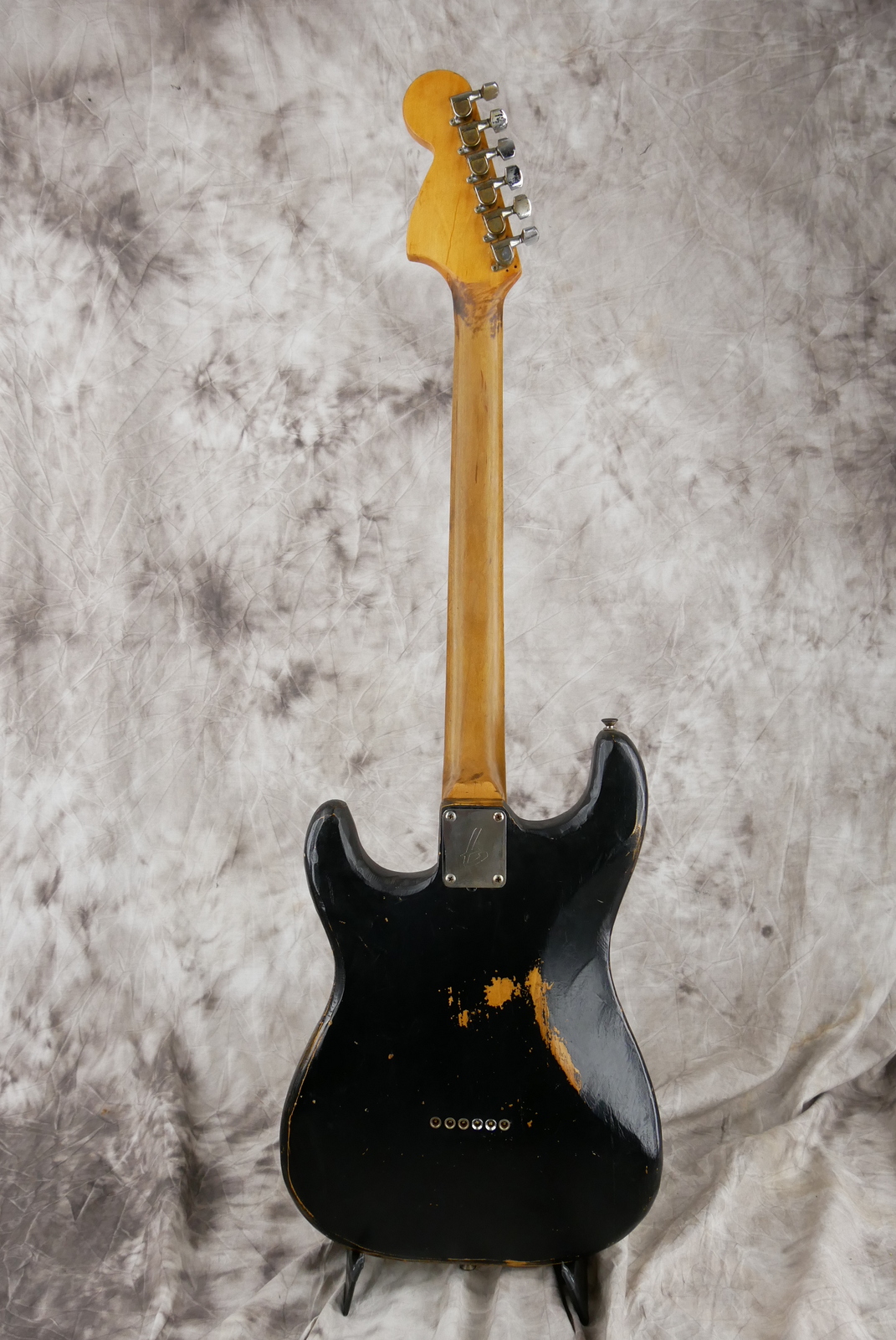 img/vintage/5388/Fender_Stratocaster_one_humbucker_tinkered_black_1971_73-002.JPG