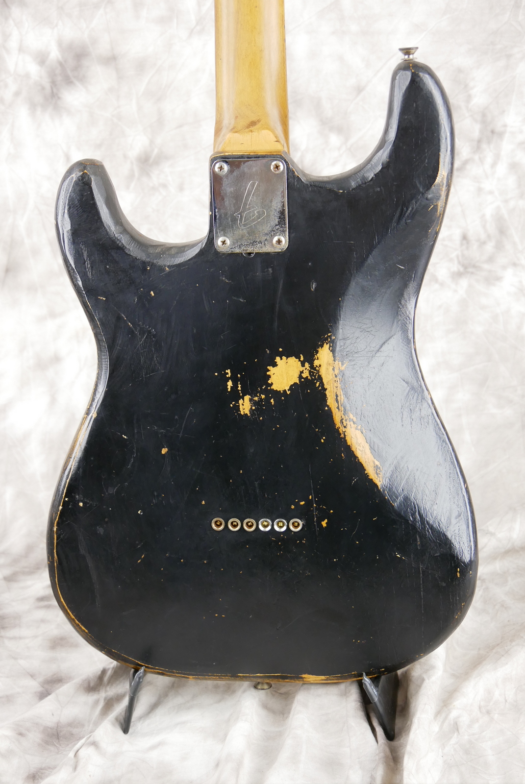img/vintage/5388/Fender_Stratocaster_one_humbucker_tinkered_black_1971_73-004.JPG