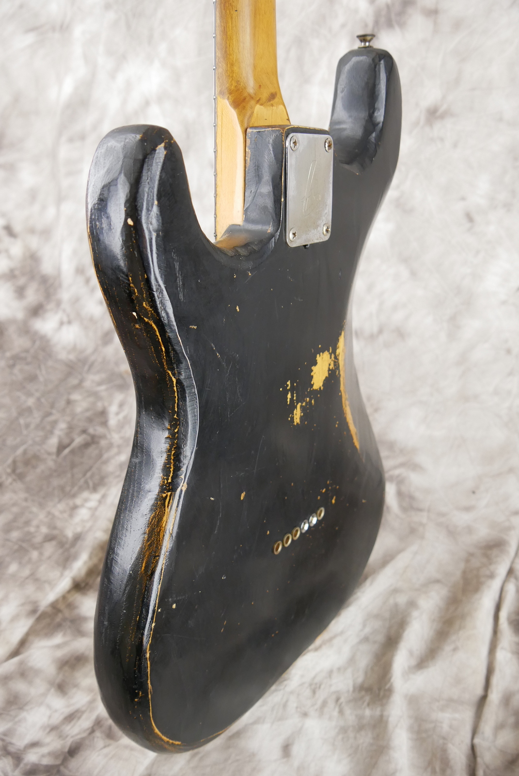 img/vintage/5388/Fender_Stratocaster_one_humbucker_tinkered_black_1971_73-007.JPG