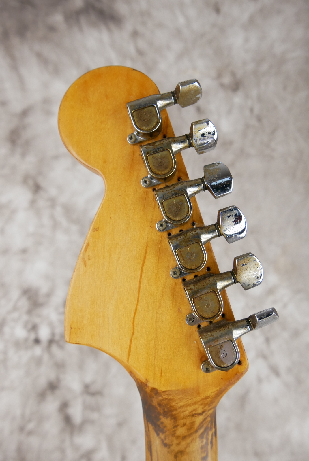 img/vintage/5388/Fender_Stratocaster_one_humbucker_tinkered_black_1971_73-012.JPG