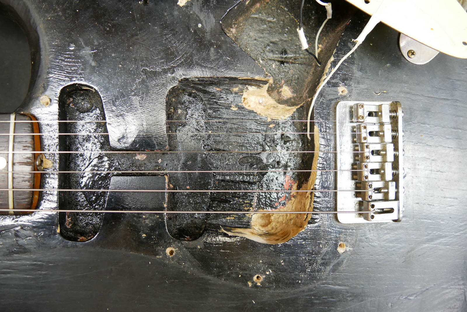 img/vintage/5388/Fender_Stratocaster_one_humbucker_tinkered_black_1971_73-024.JPG