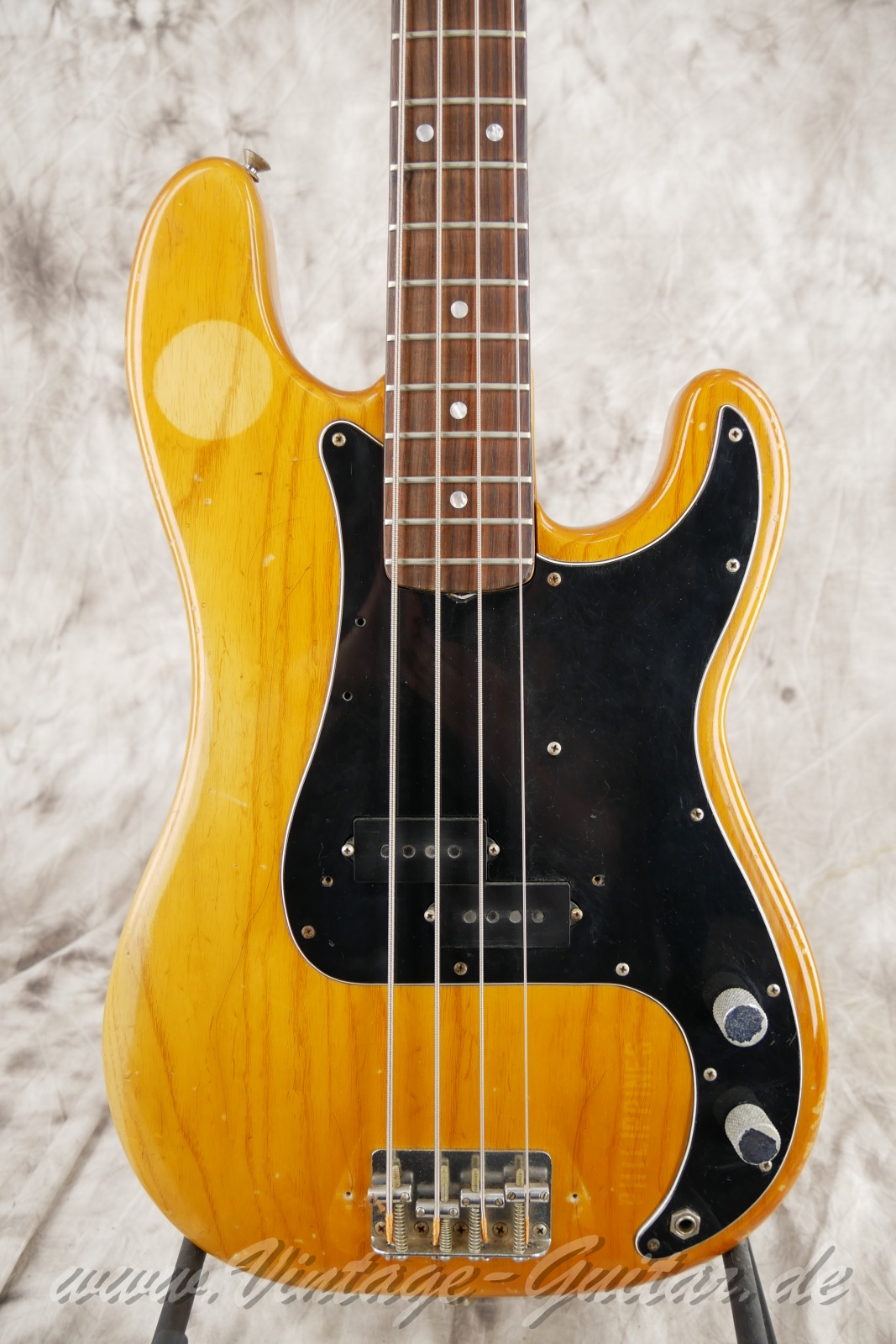 img/vintage/5393/Fender_Precision_bass_Baujahr_1980_USA_natural-007.jpg