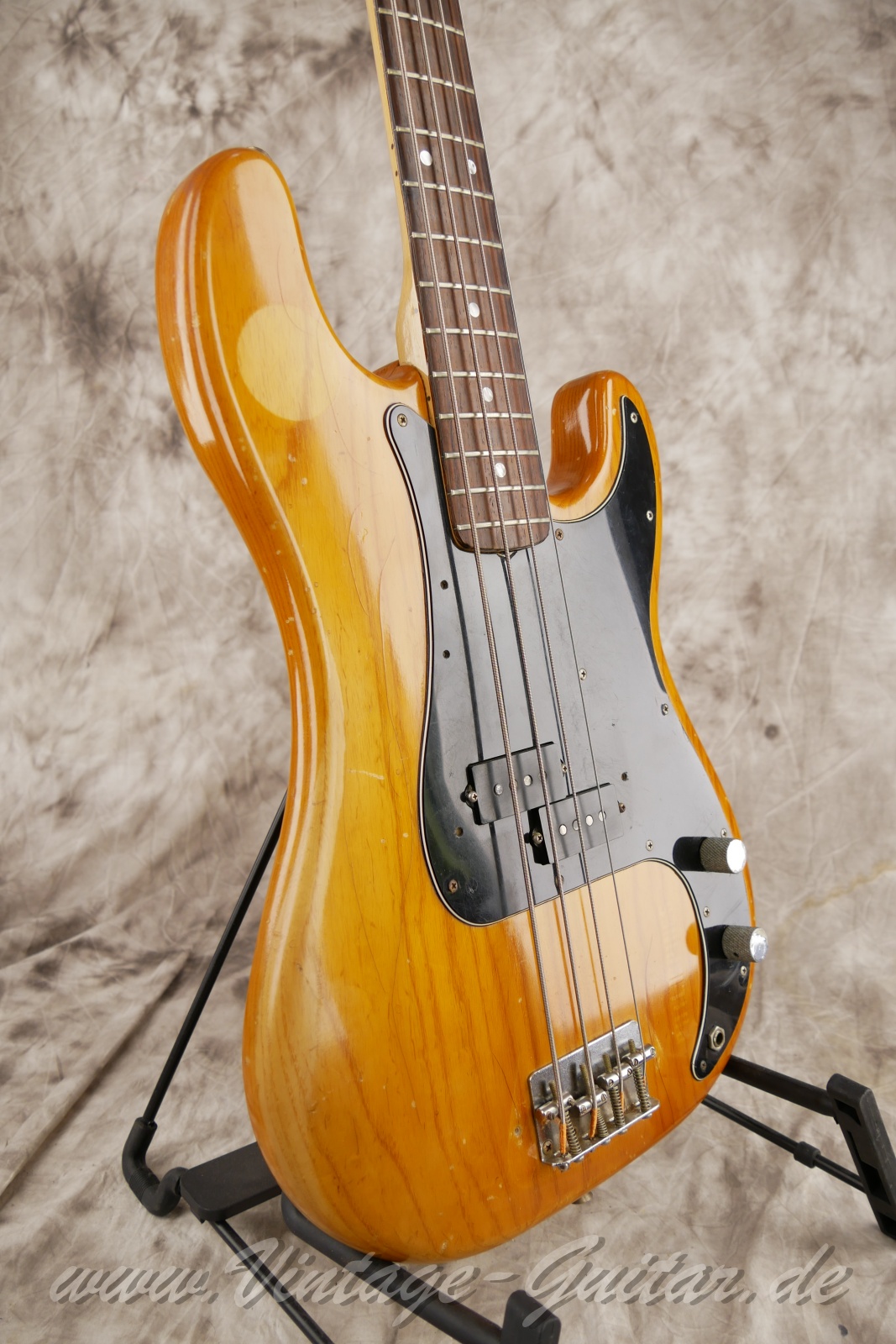 img/vintage/5393/Fender_Precision_bass_Baujahr_1980_USA_natural-009.jpg