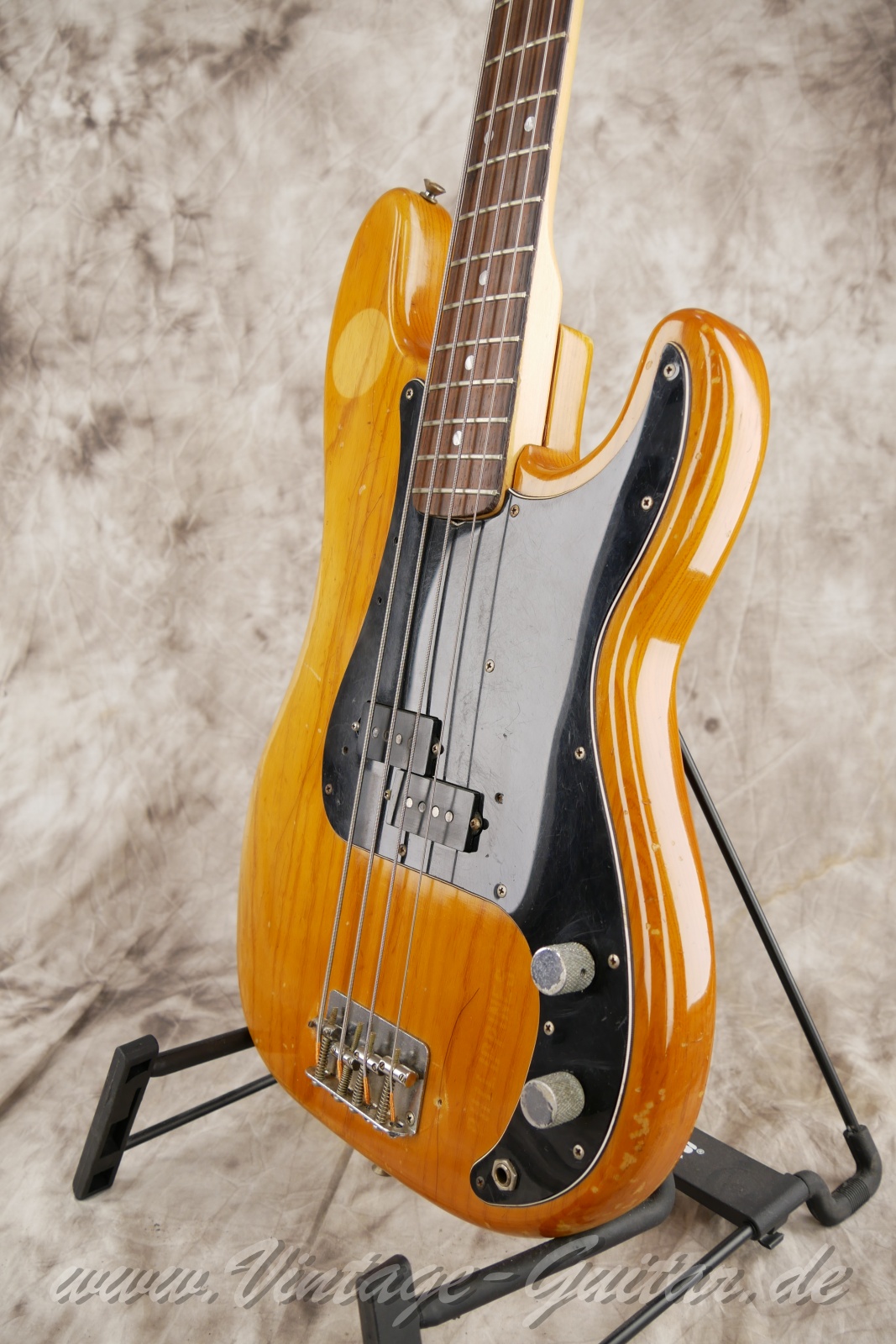 img/vintage/5393/Fender_Precision_bass_Baujahr_1980_USA_natural-010.jpg