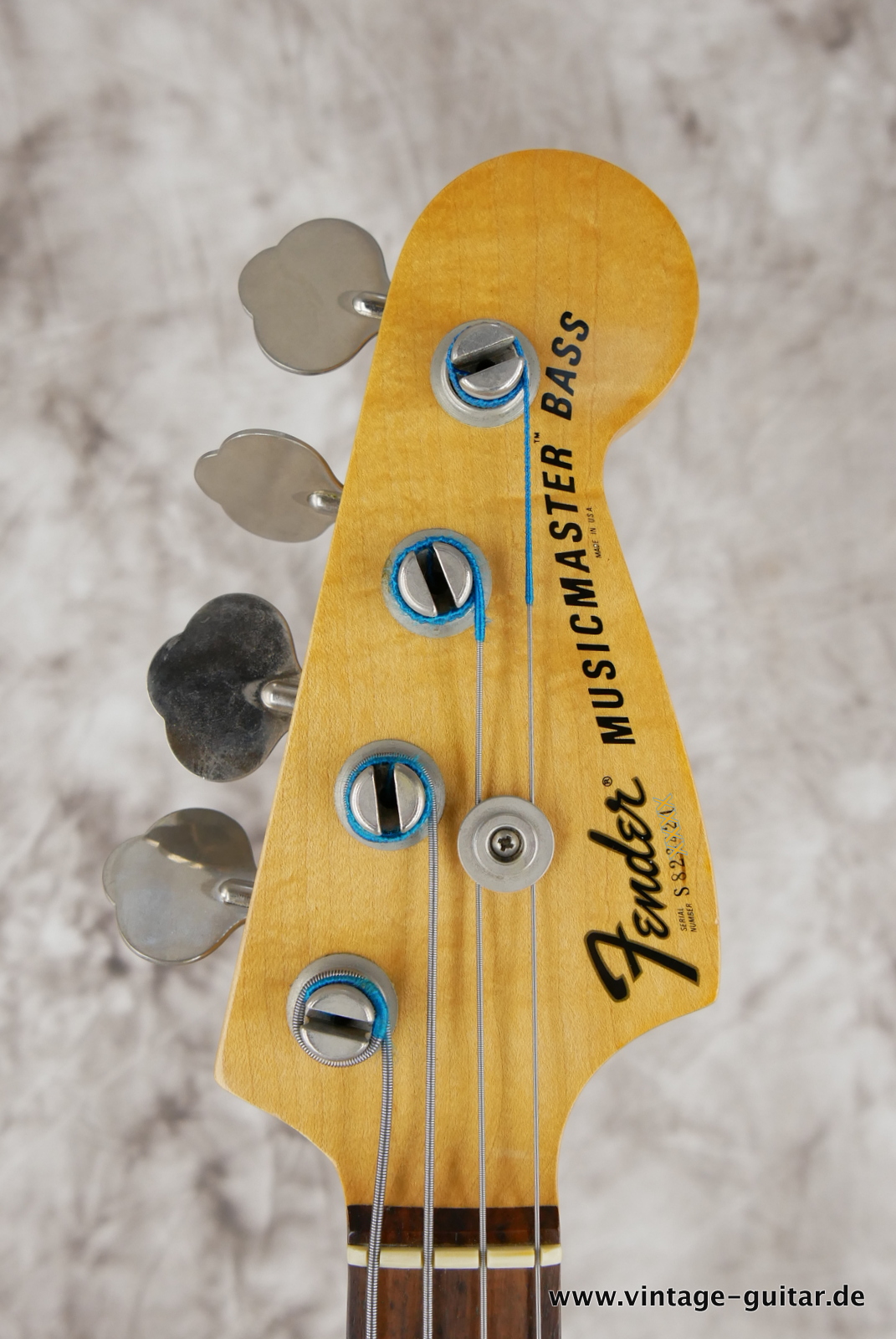 img/vintage/5395/Fender_Musicmaster_bass_short_scale_1977_black-003.JPG