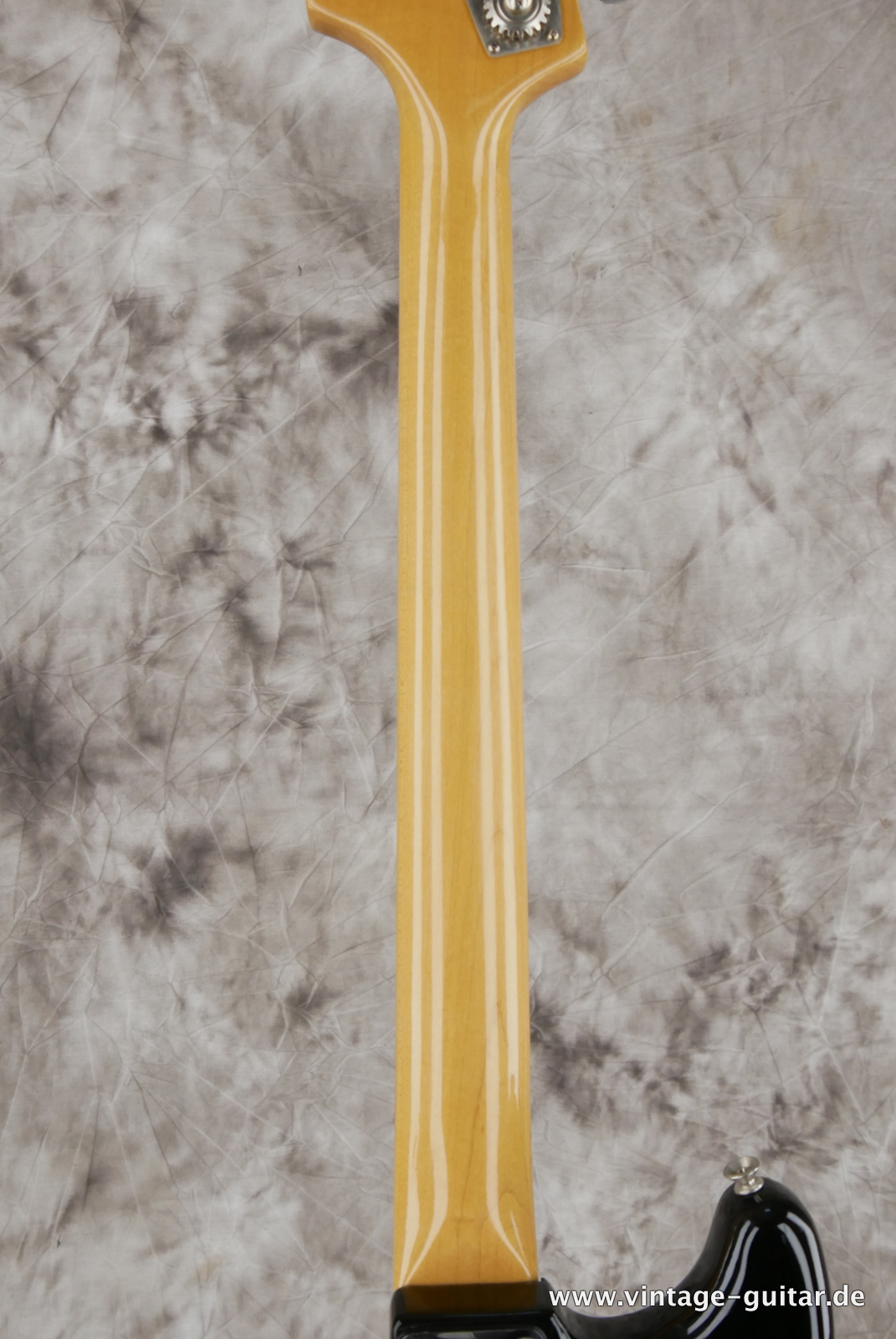 img/vintage/5395/Fender_Musicmaster_bass_short_scale_1977_black-006.JPG