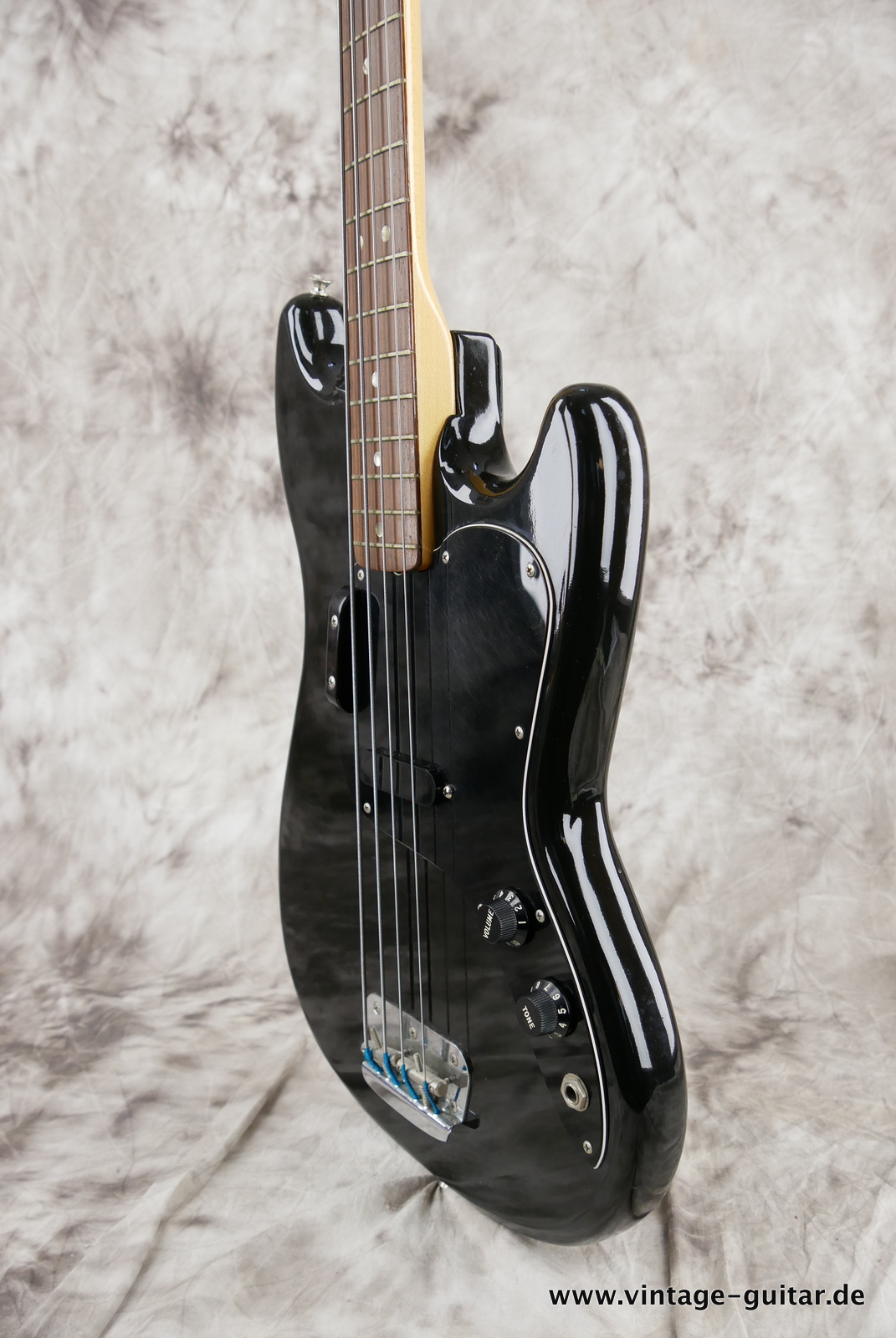 img/vintage/5395/Fender_Musicmaster_bass_short_scale_1977_black-010.JPG