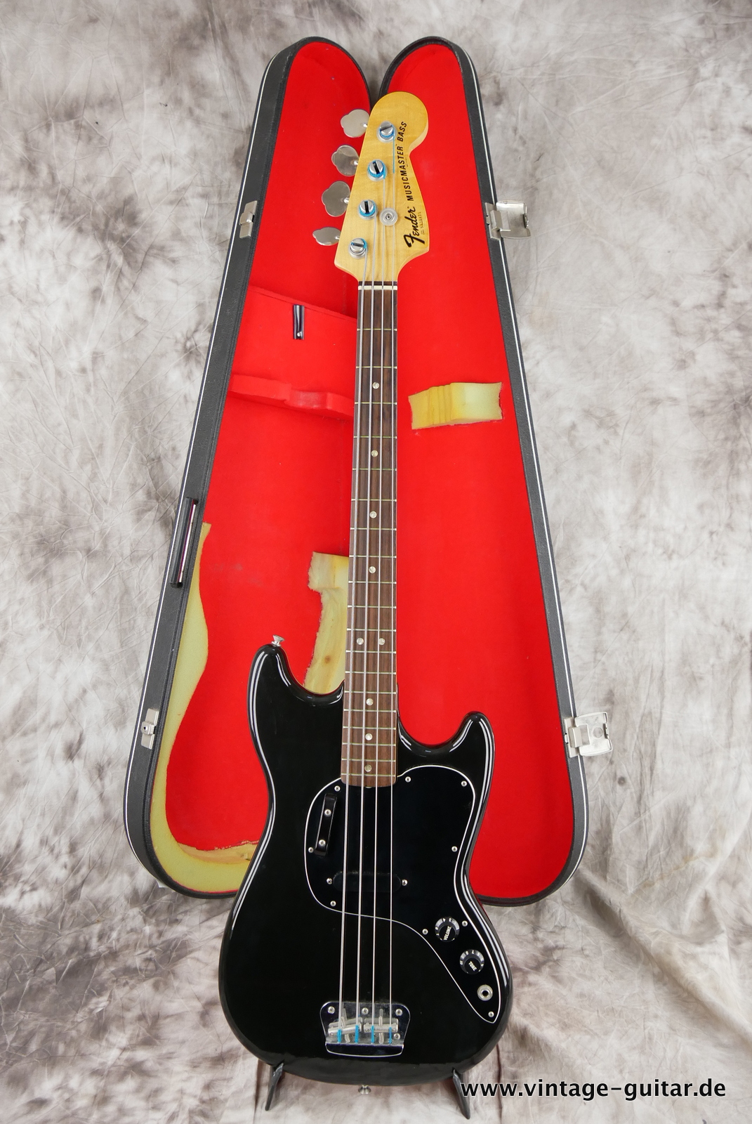 Fender_Musicmaster_bass_short_scale_1977_black-013.JPG
