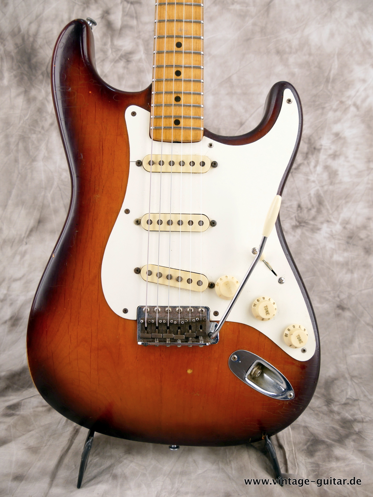 img/vintage/5397/Fender-Stratocaster-1958-sunburst-003.JPG