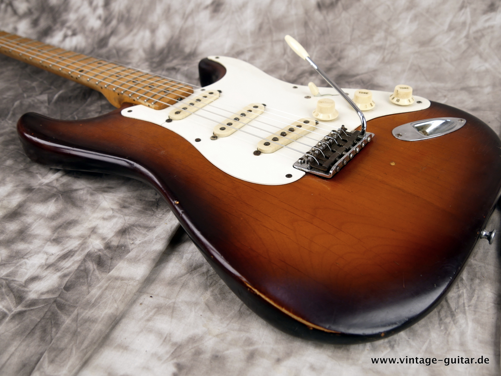 img/vintage/5397/Fender-Stratocaster-1958-sunburst-018.JPG