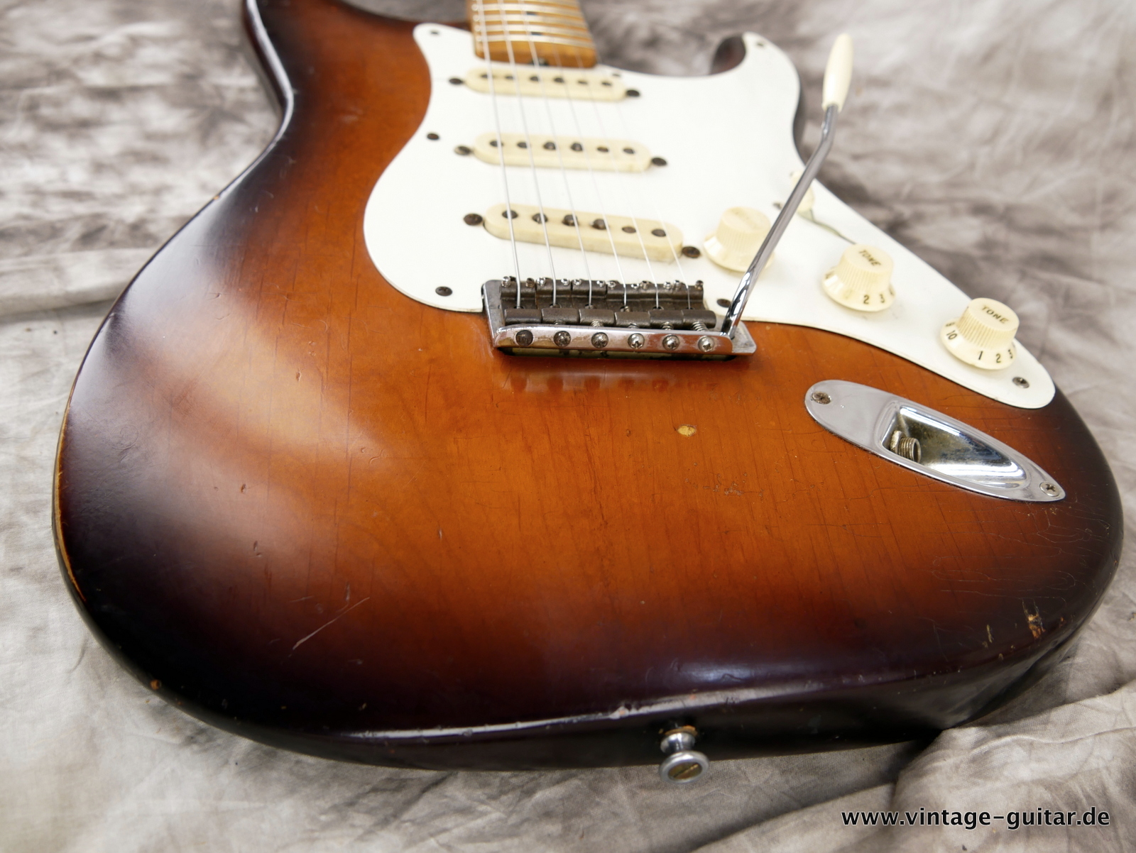 img/vintage/5397/Fender-Stratocaster-1958-sunburst-019.JPG