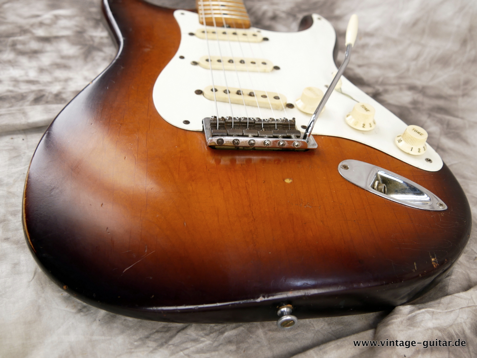 Fender-Stratocaster-1958-sunburst-019.JPG