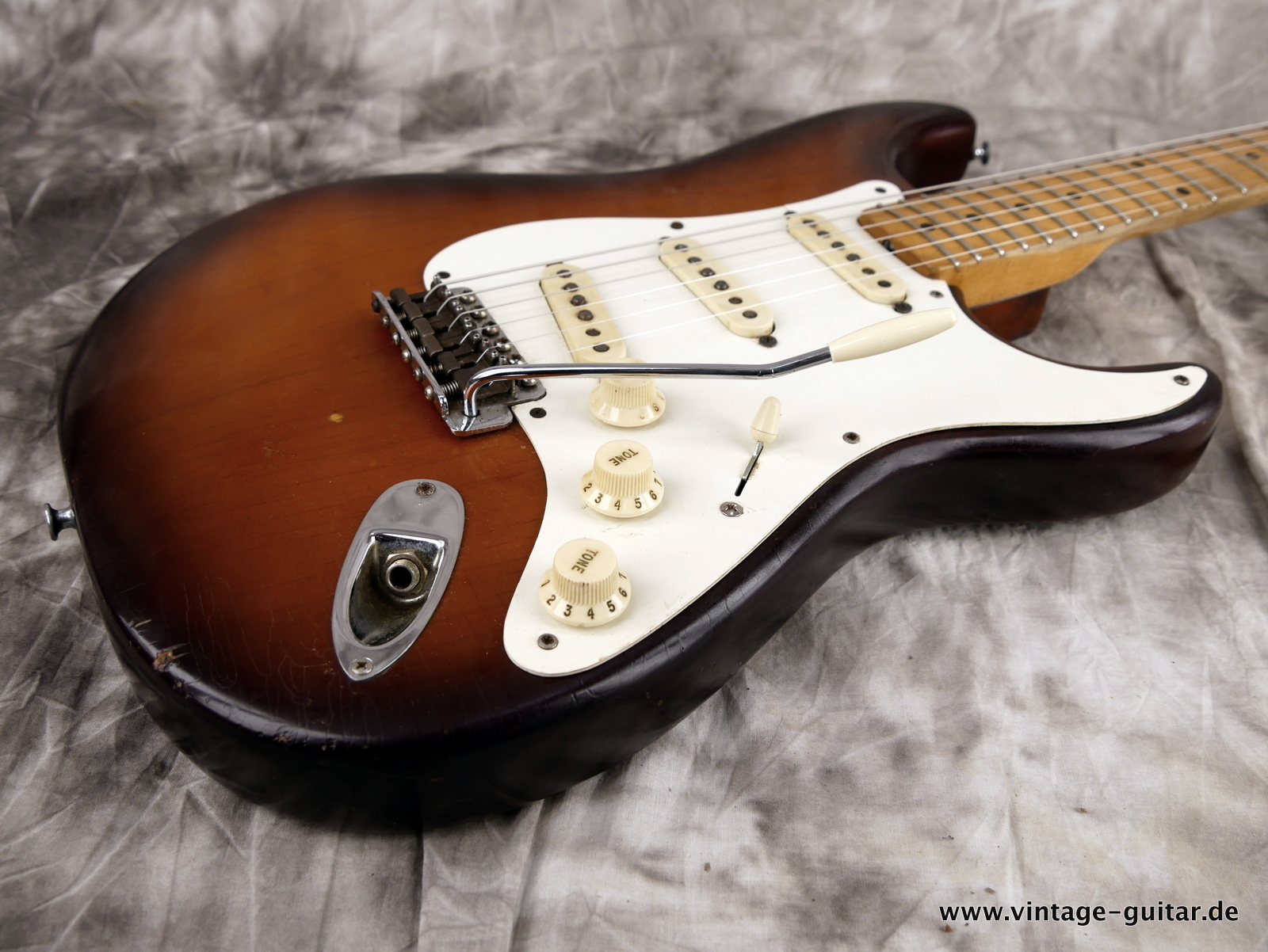 img/vintage/5397/Fender-Stratocaster-1958-sunburst-020.JPG