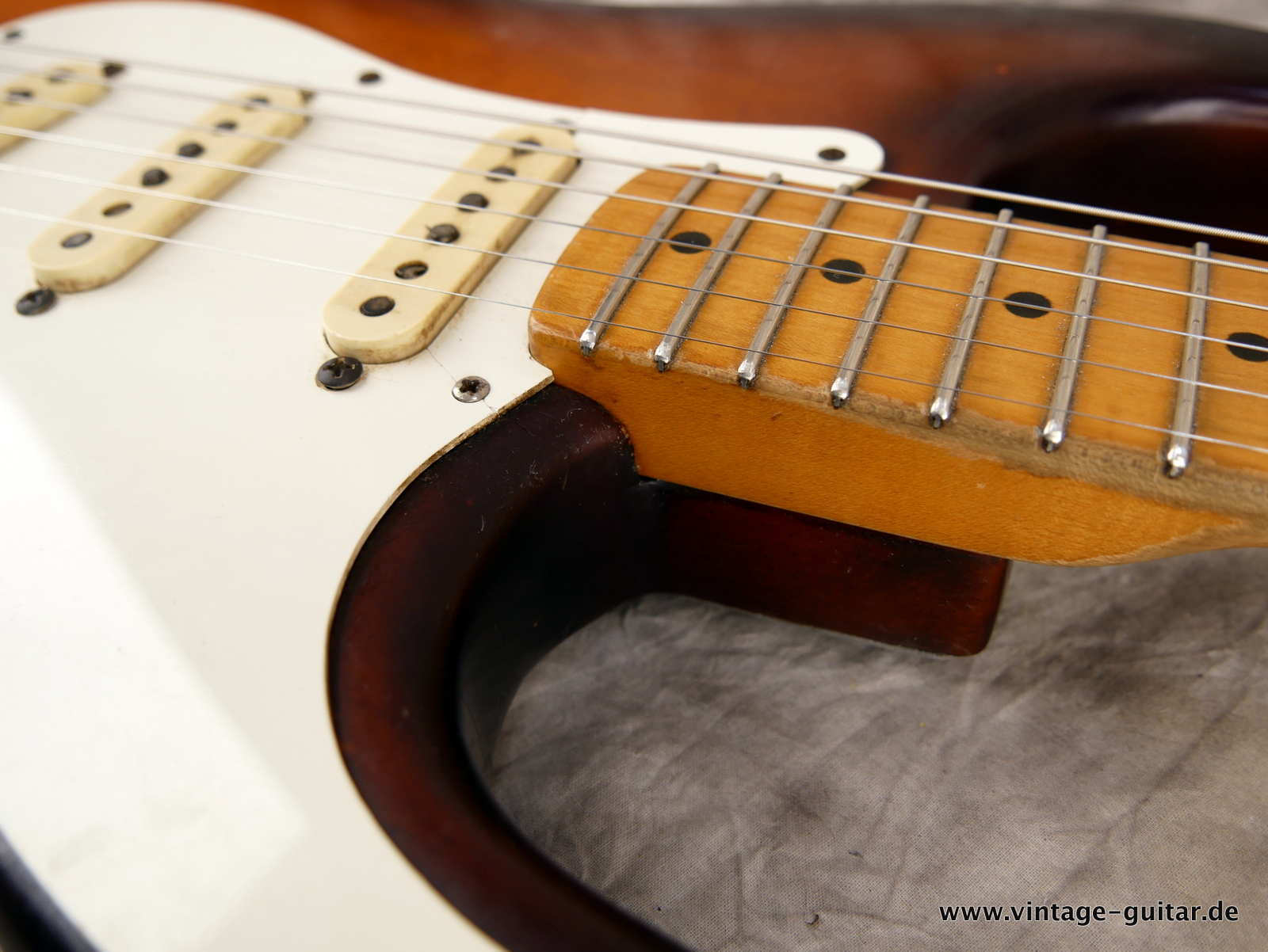 Fender-Stratocaster-1958-sunburst-022.JPG