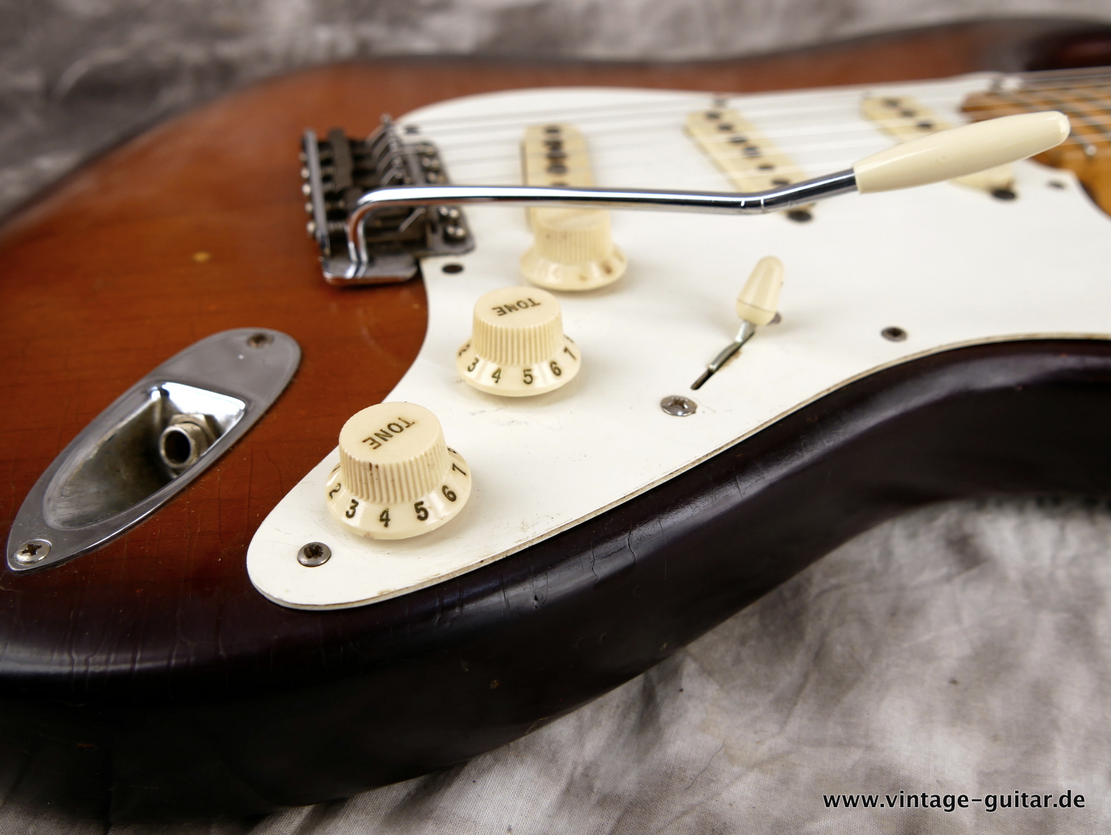 Fender-Stratocaster-1958-sunburst-023.JPG