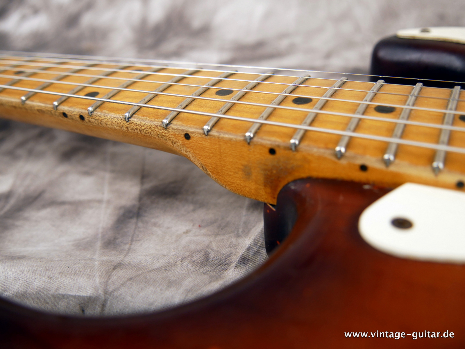 img/vintage/5397/Fender-Stratocaster-1958-sunburst-024.JPG