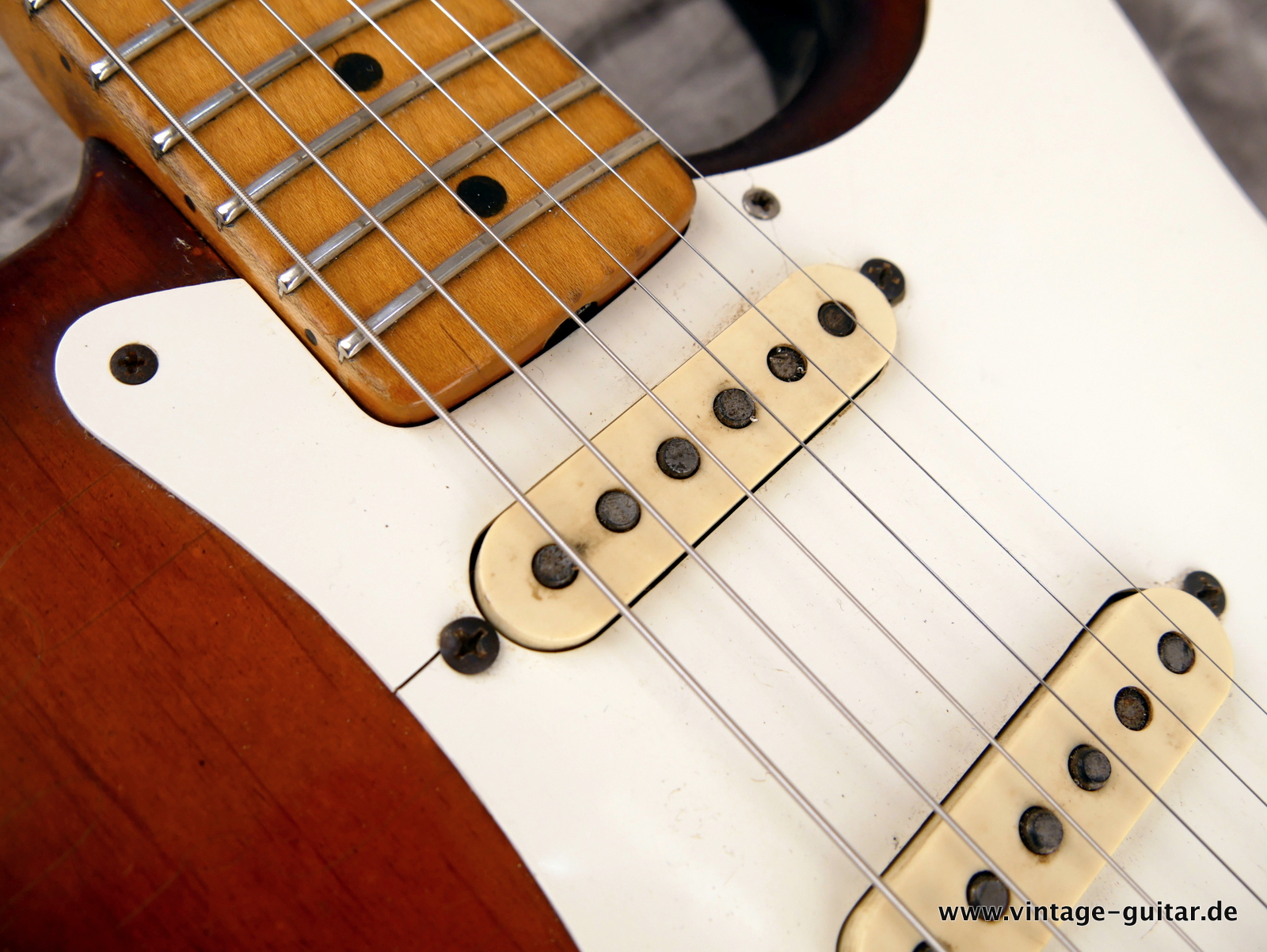 img/vintage/5397/Fender-Stratocaster-1958-sunburst-025.JPG