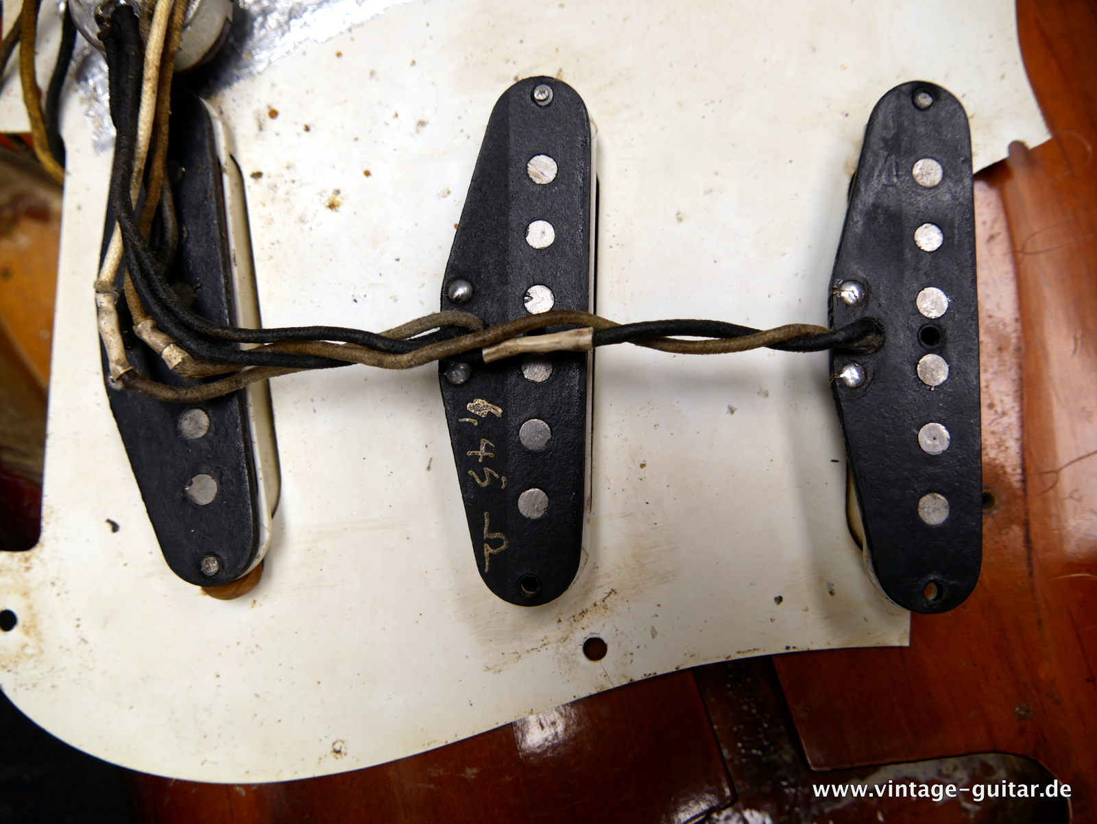 img/vintage/5397/Fender-Stratocaster-1958-sunburst-027.JPG