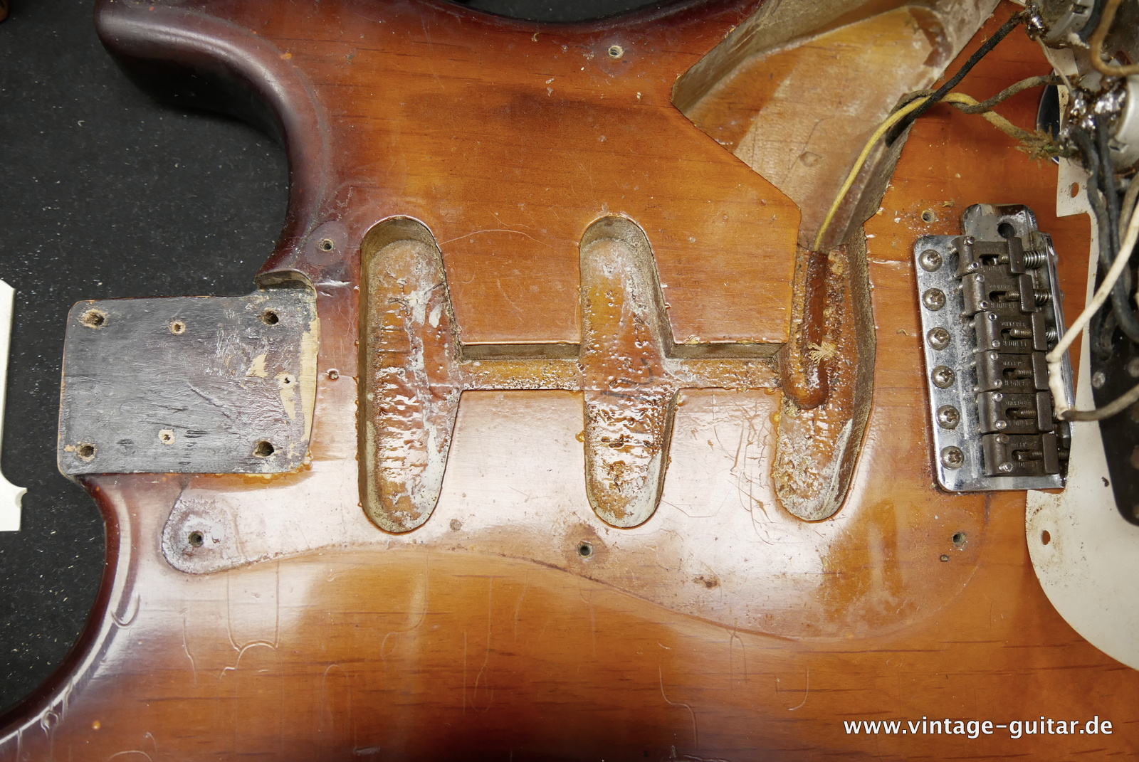 img/vintage/5397/Fender-Stratocaster-1958-sunburst-034.JPG