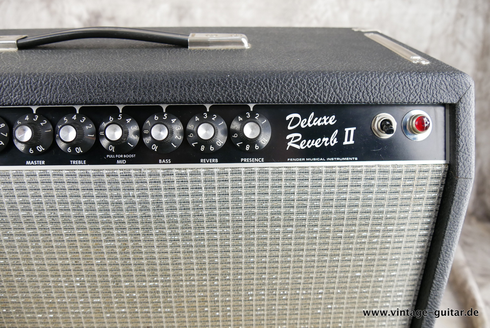 Fender-Deluxe-Reverb-II-1983-black-tolex-003.JPG