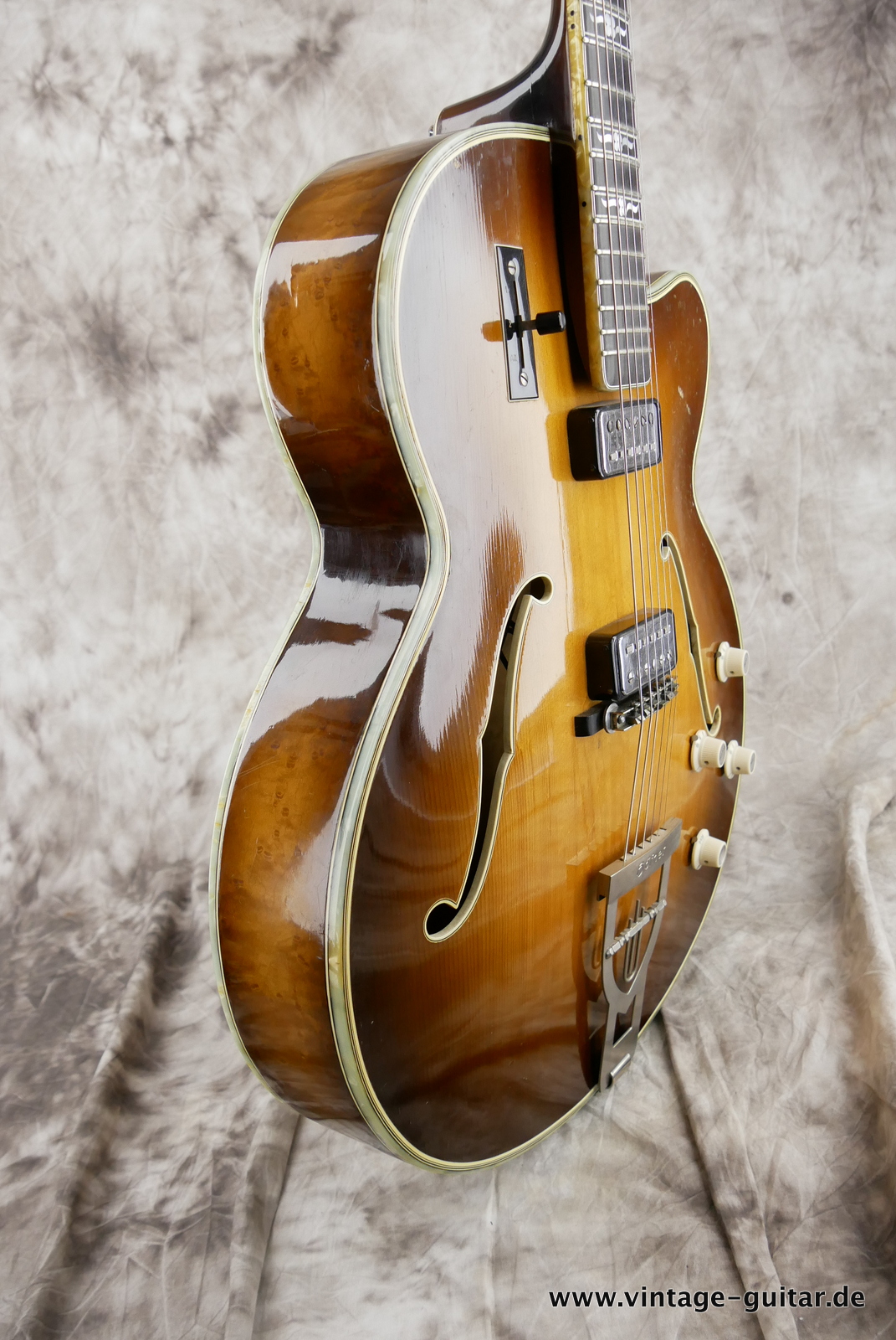 Hofner-Committee-E2-1963-brunette-009.JPG