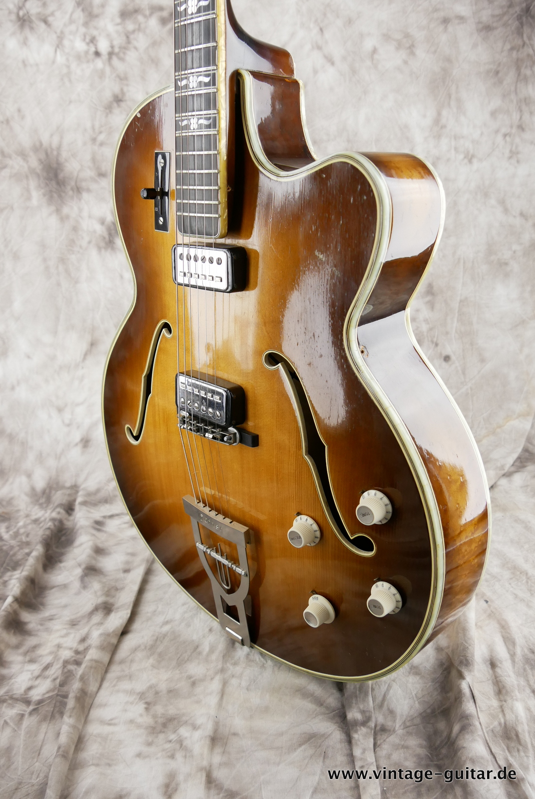 Hofner-Committee-E2-1963-brunette-010.JPG