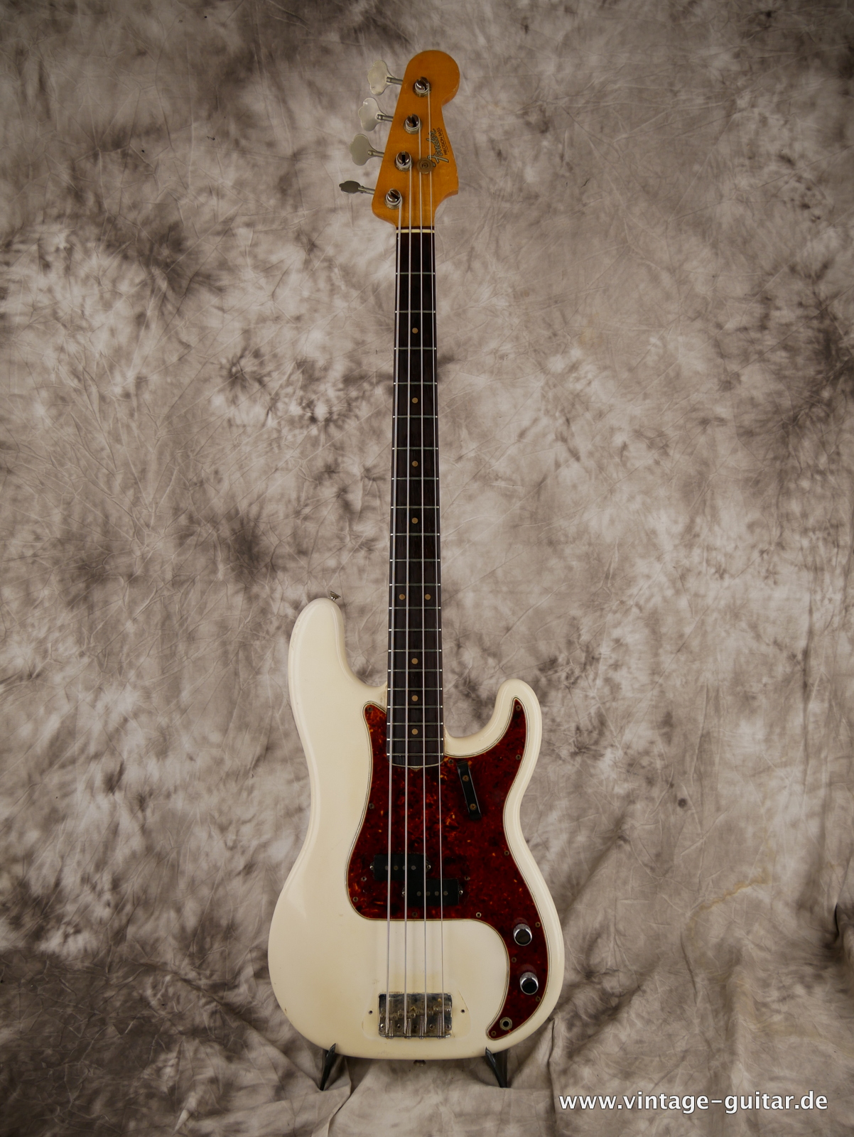 img/vintage/5405/Fender_Precision_Bass_USA_white_refinished_1964-001.JPG