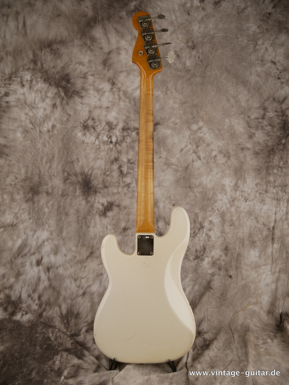 img/vintage/5405/Fender_Precision_Bass_USA_white_refinished_1964-002.JPG
