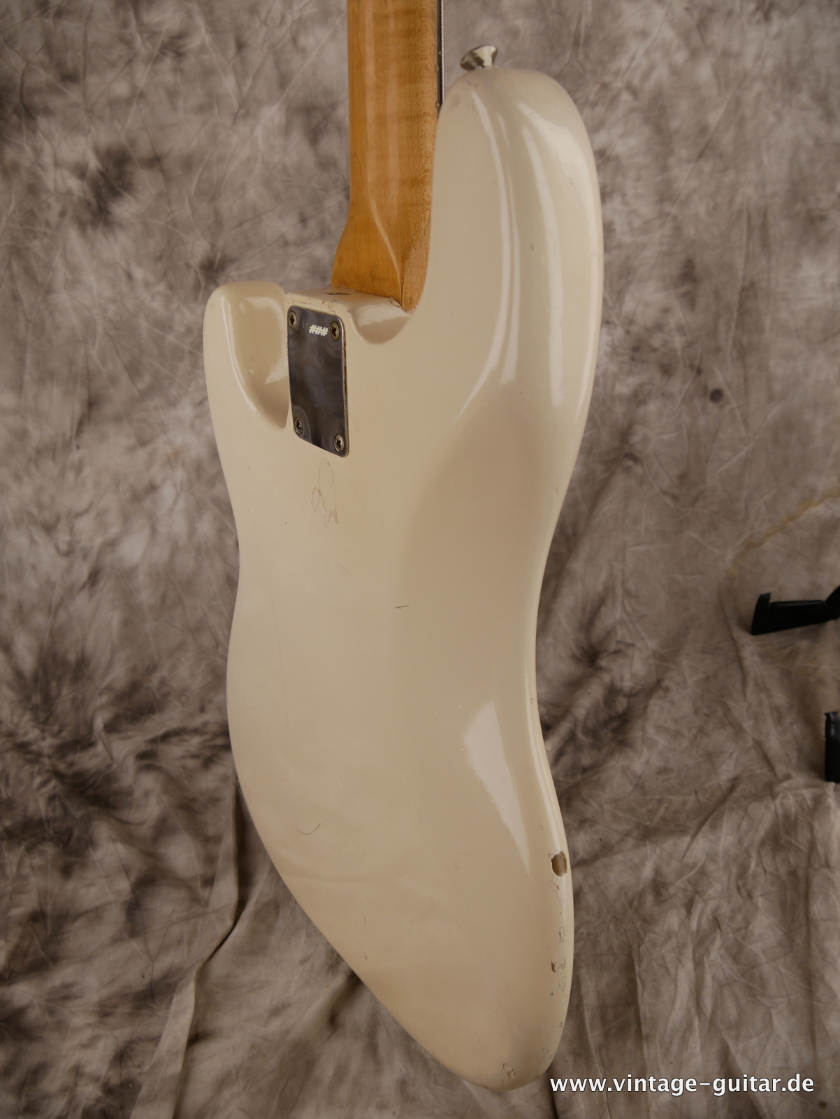 img/vintage/5405/Fender_Precision_Bass_USA_white_refinished_1964-008.JPG