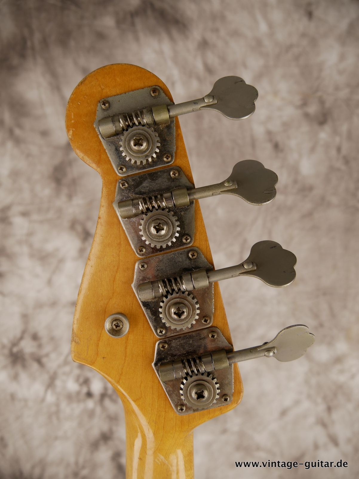 img/vintage/5405/Fender_Precision_Bass_USA_white_refinished_1964-010.JPG