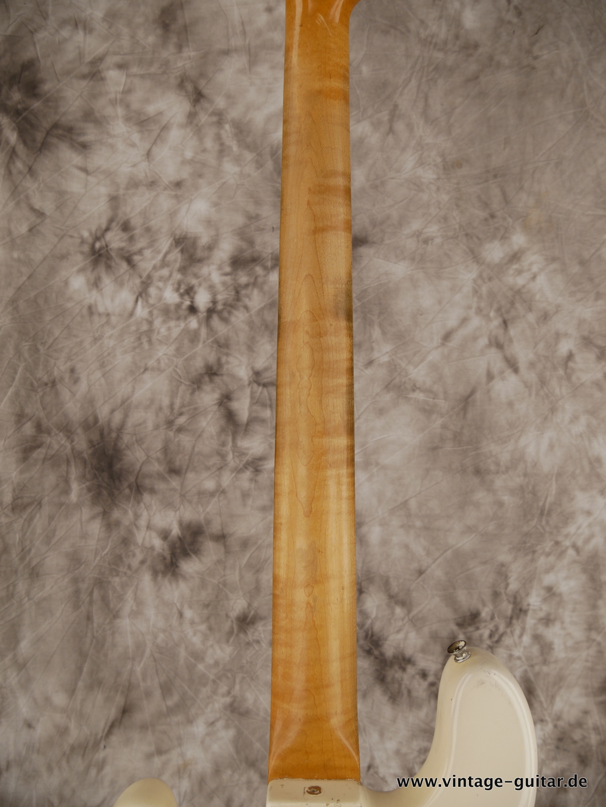 img/vintage/5405/Fender_Precision_Bass_USA_white_refinished_1964-012.JPG