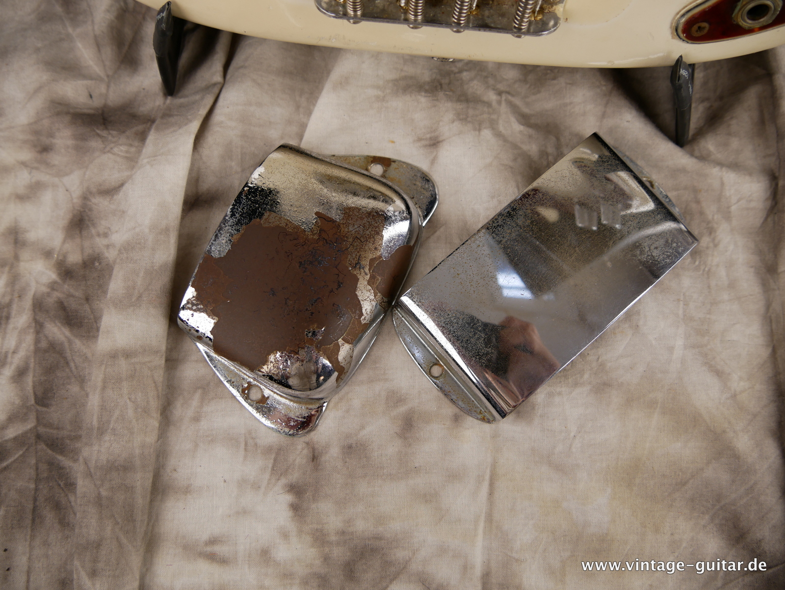 img/vintage/5405/Fender_Precision_Bass_USA_white_refinished_1964-023.JPG