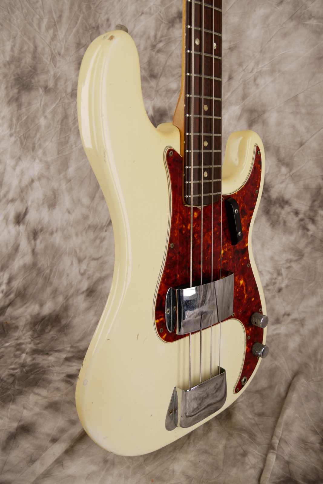 Fender-Precision-Bass-1966-olympic-white-004.JPG