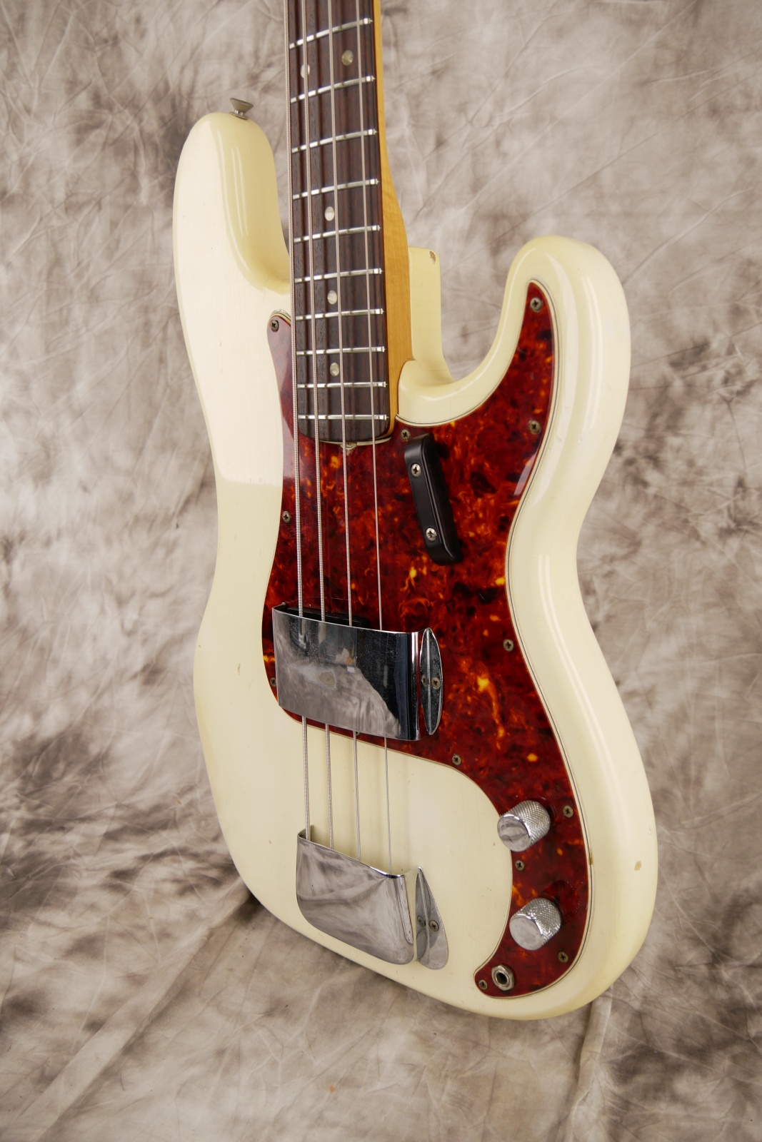 Fender-Precision-Bass-1966-olympic-white-005.JPG