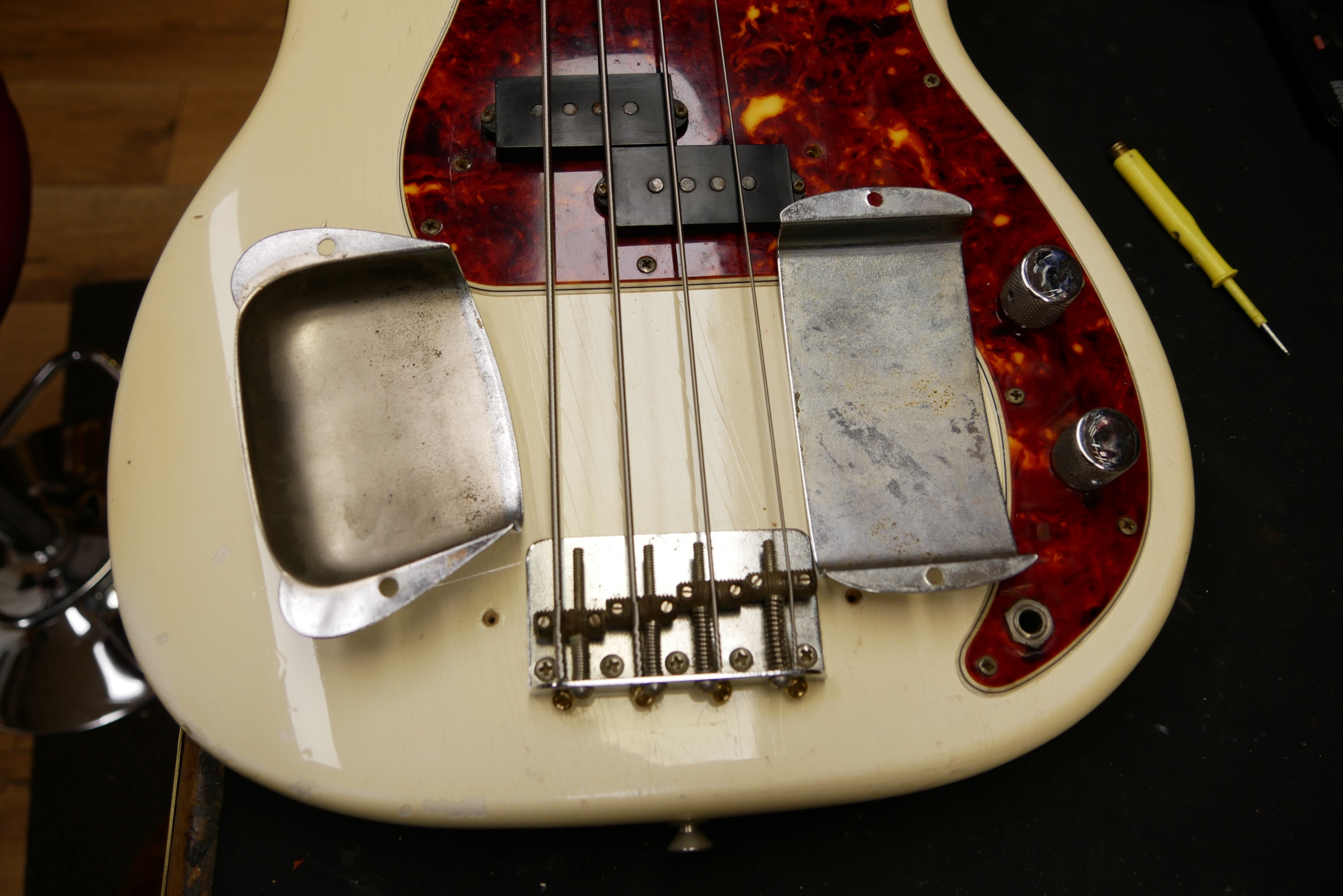Fender-Precision-Bass-1966-olympic-white-025.JPG