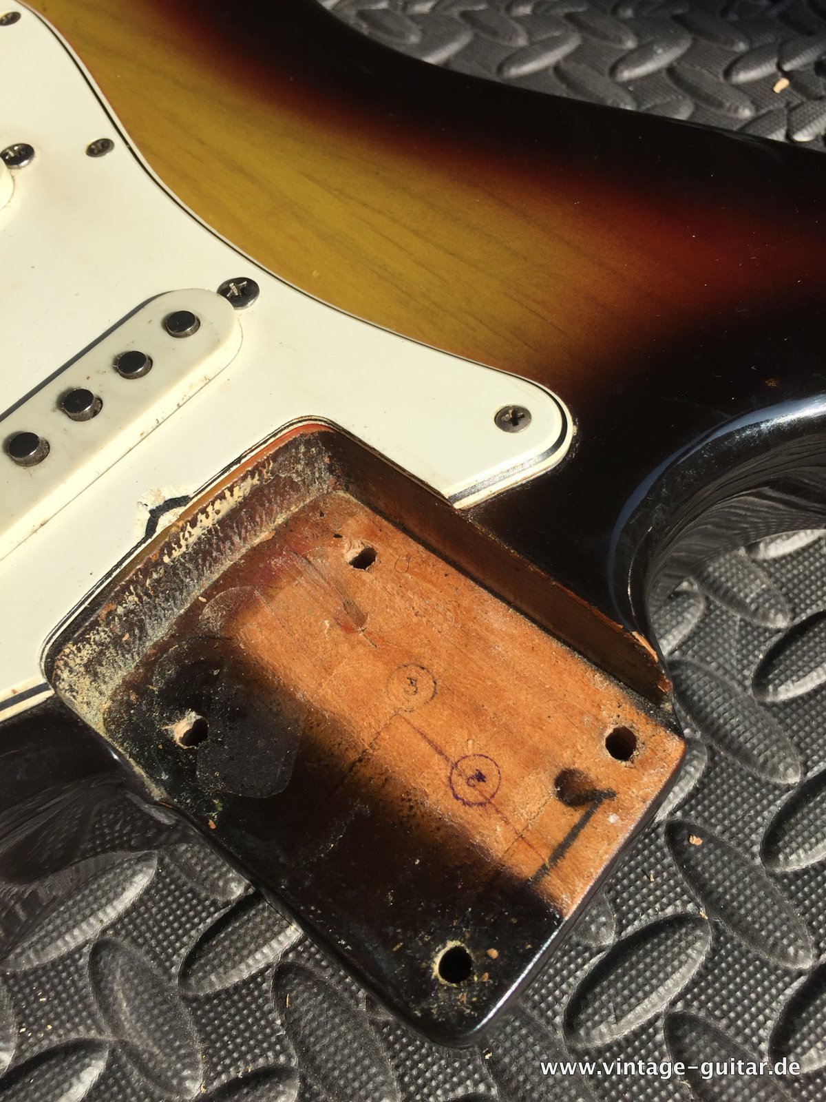 img/vintage/5409/Fender-Stratocaster-1967-sunburst-014.jpg