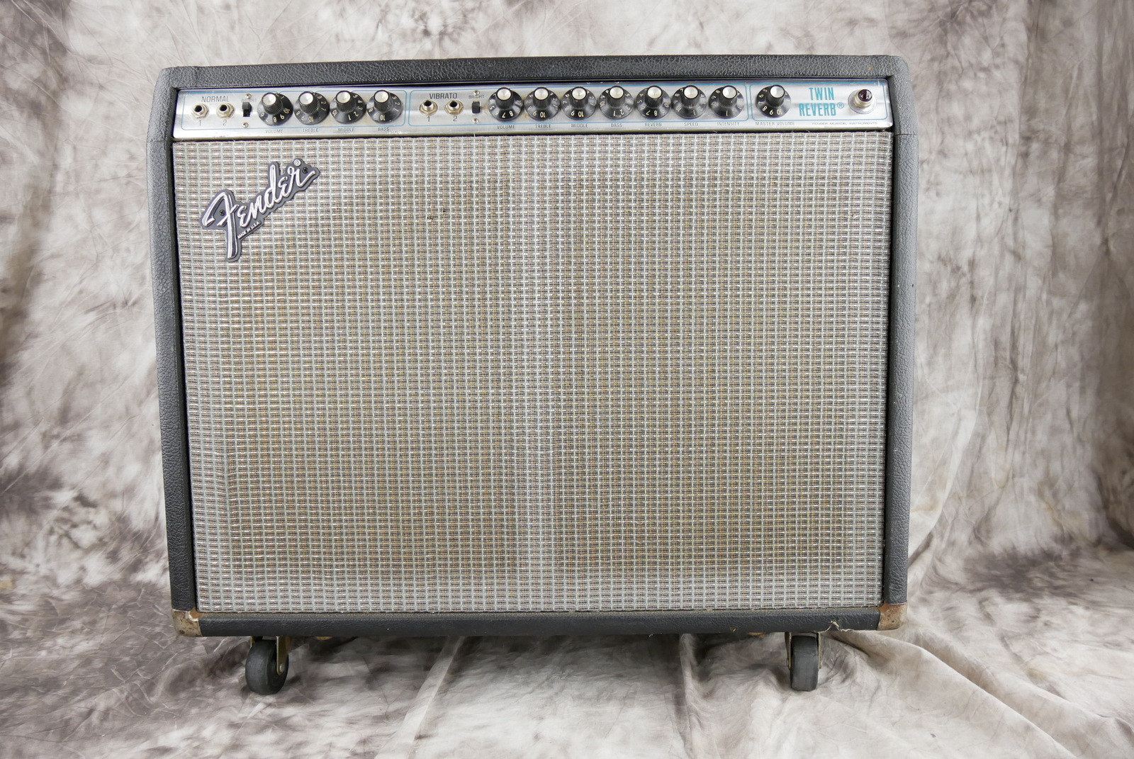 Fender_Twin_Reverb_black_USA_1978-001.JPG